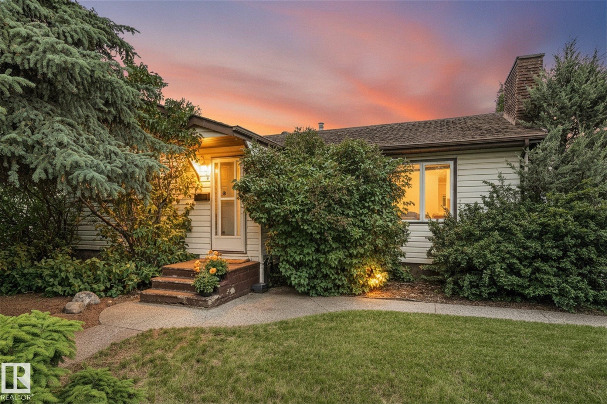 15612 83 Avenue, Edmonton, AB