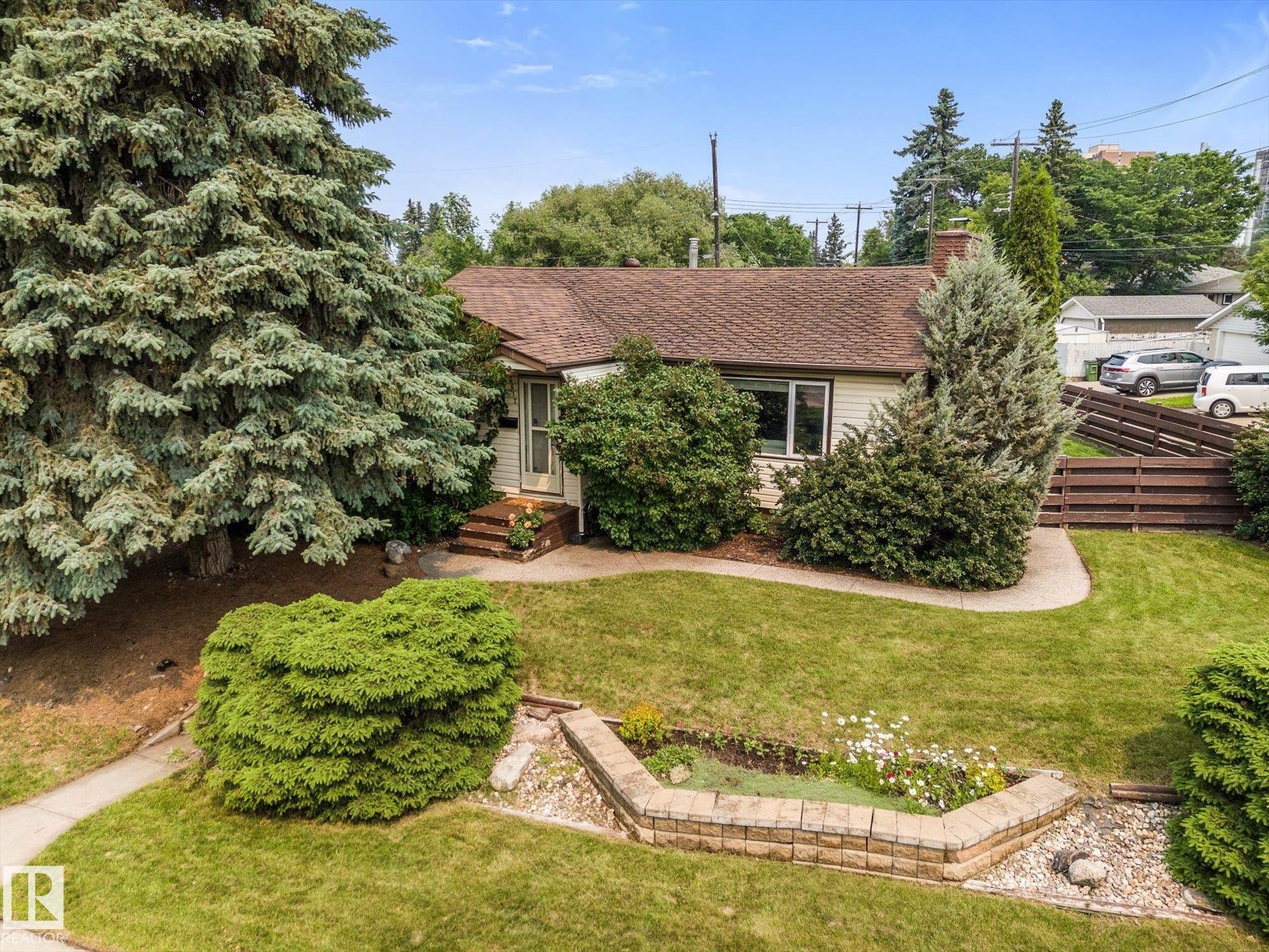 15612 83 Avenue, Edmonton, AB