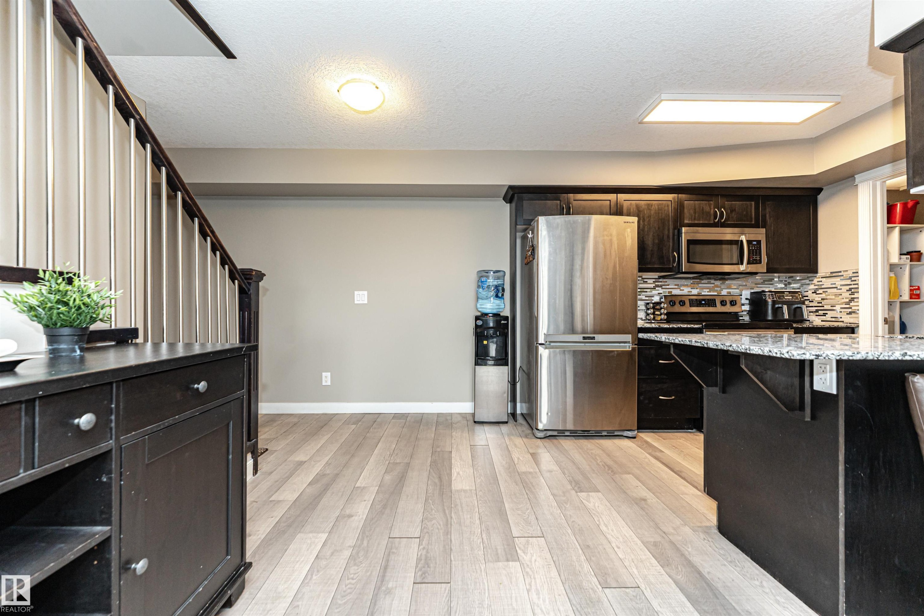 #406 16235 51 St Nw, Edmonton, AB - Indoor Photo Showing Kitchen