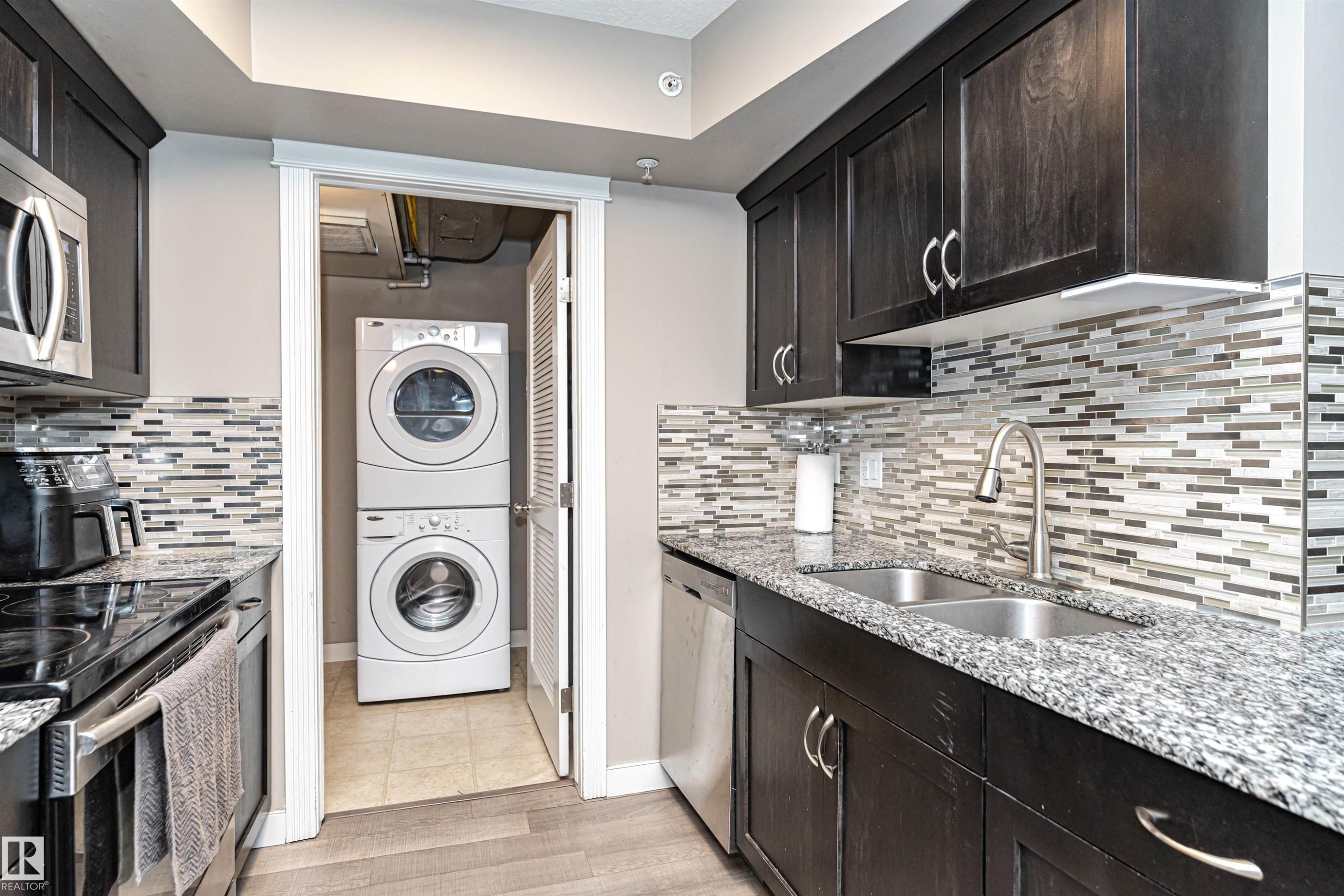 #406 16235 51 St Nw, Edmonton, AB - Indoor Photo Showing Kitchen With Double Sink