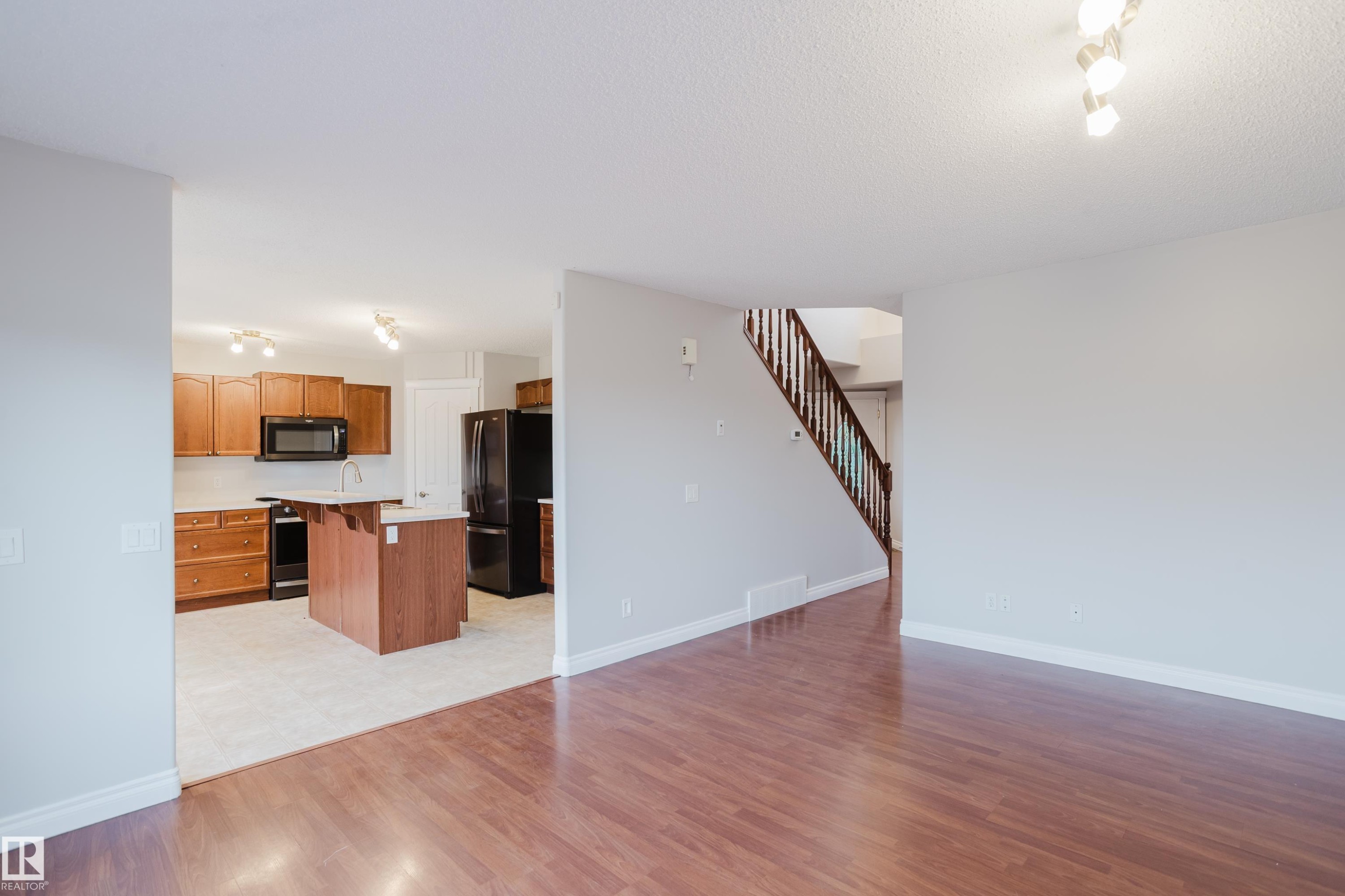 611 Hooke Court Nw, Edmonton, AB - Indoor Photo Showing Kitchen