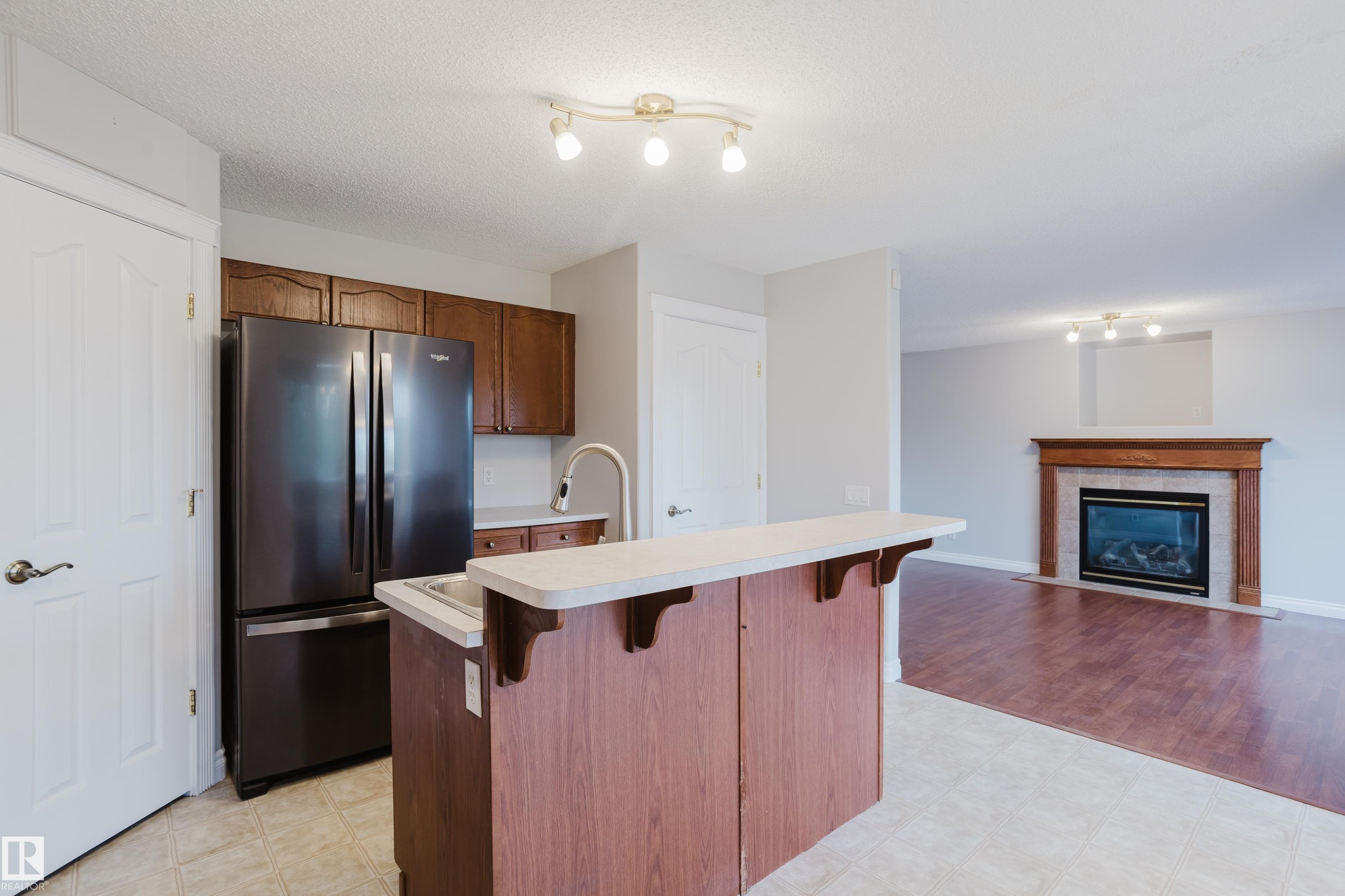 611 Hooke Court Nw, Edmonton, AB - Indoor With Fireplace