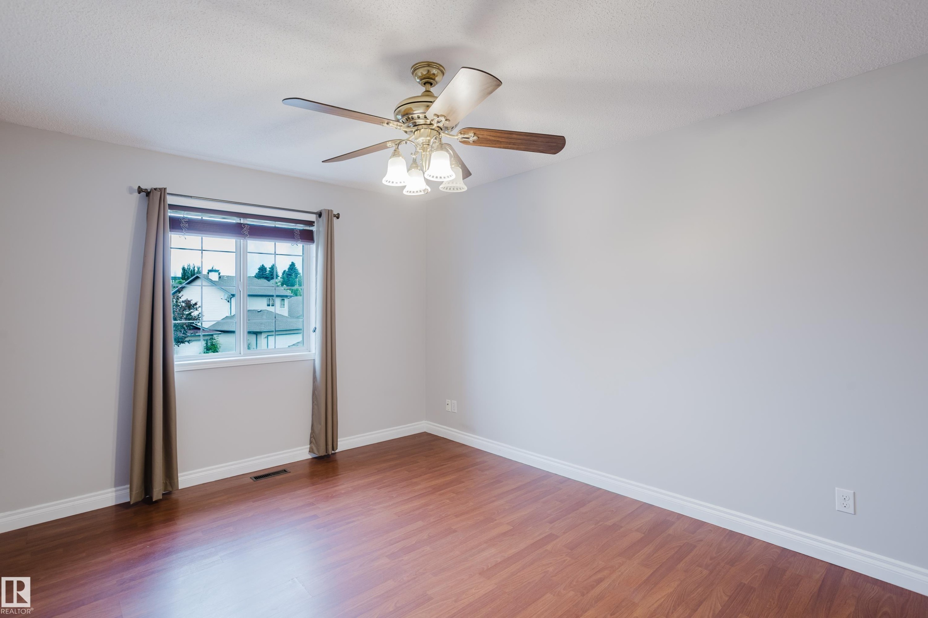 611 Hooke Court Nw, Edmonton, AB - Indoor Photo Showing Other Room