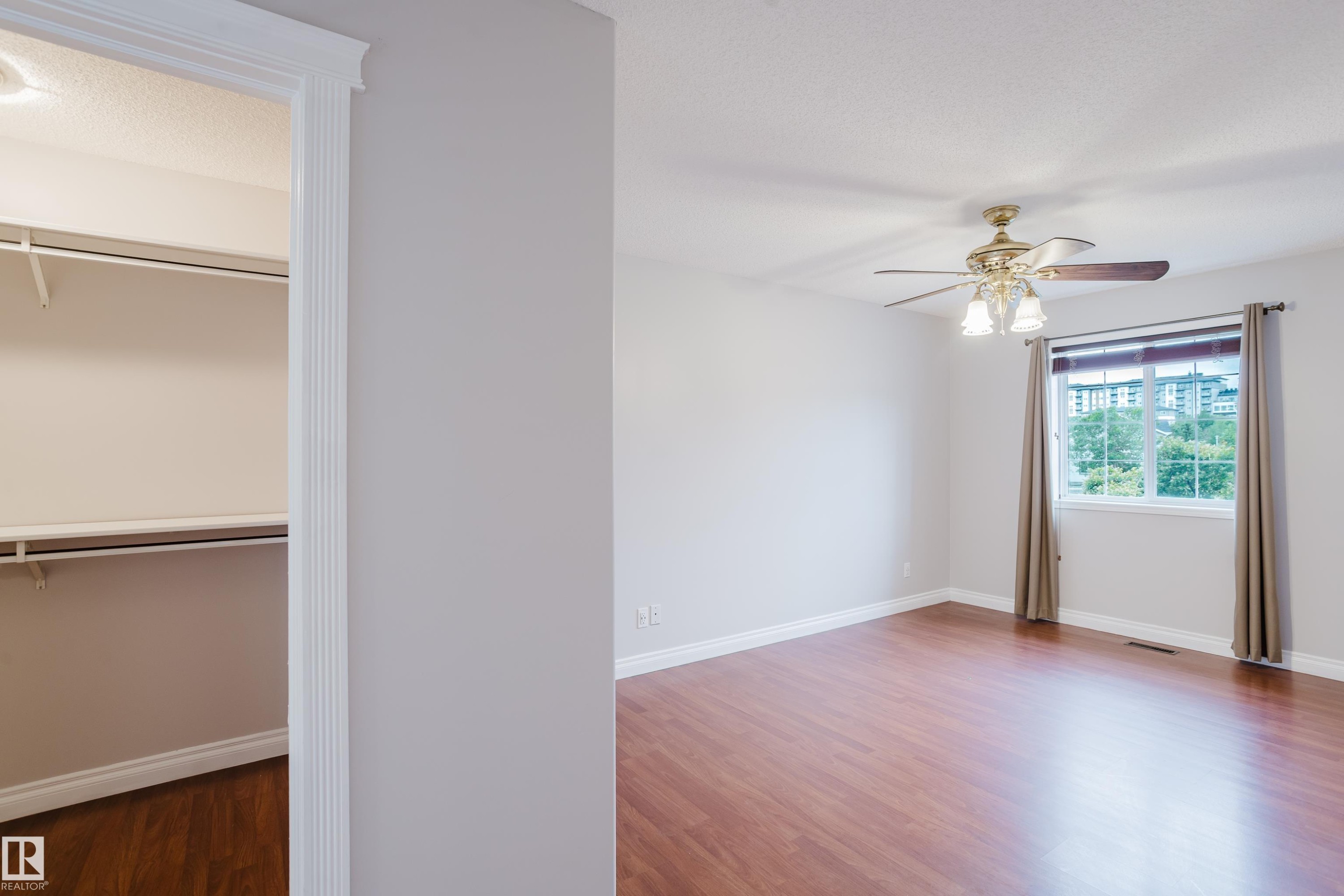 611 Hooke Court Nw, Edmonton, AB - Indoor