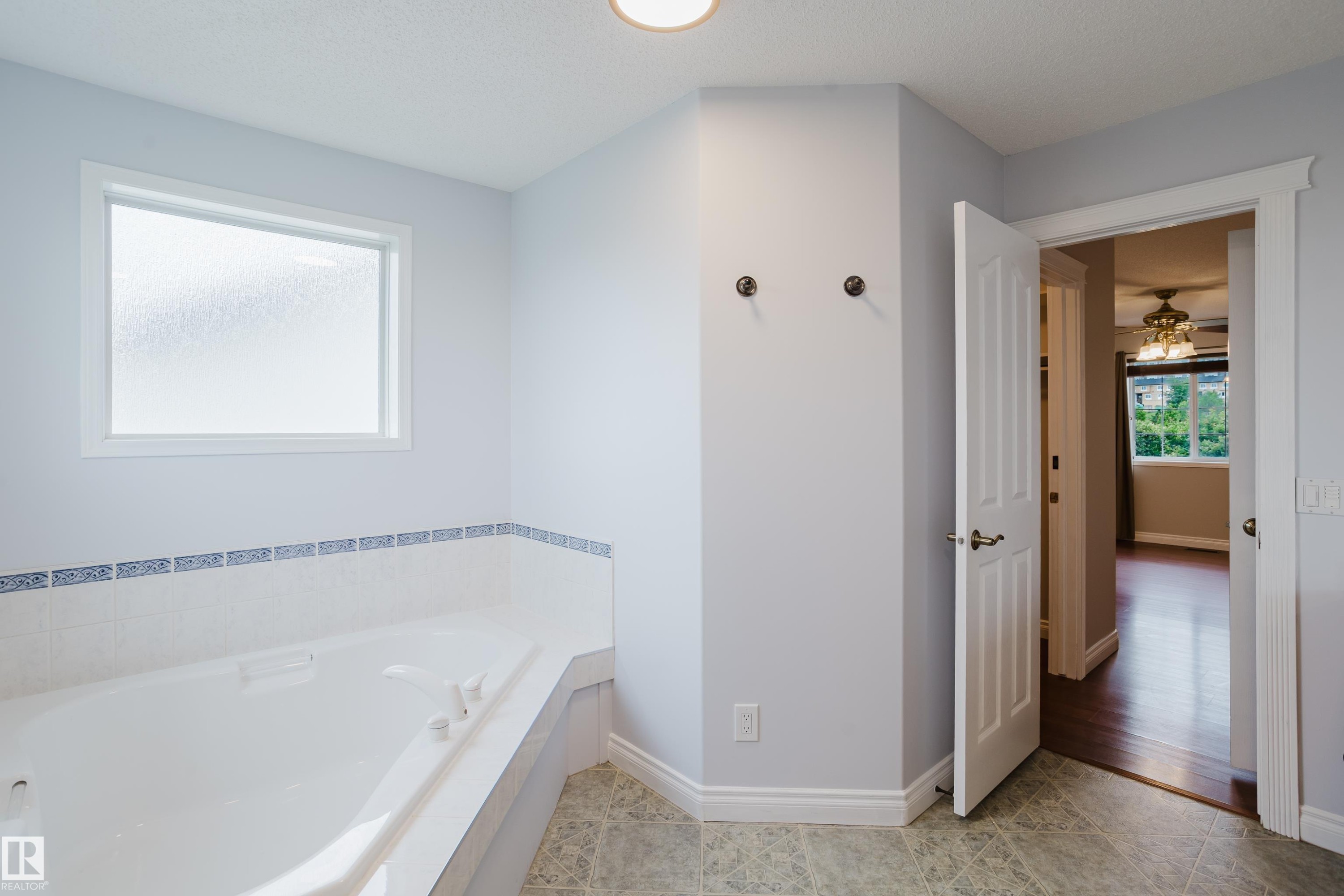 611 Hooke Court Nw, Edmonton, AB - Indoor