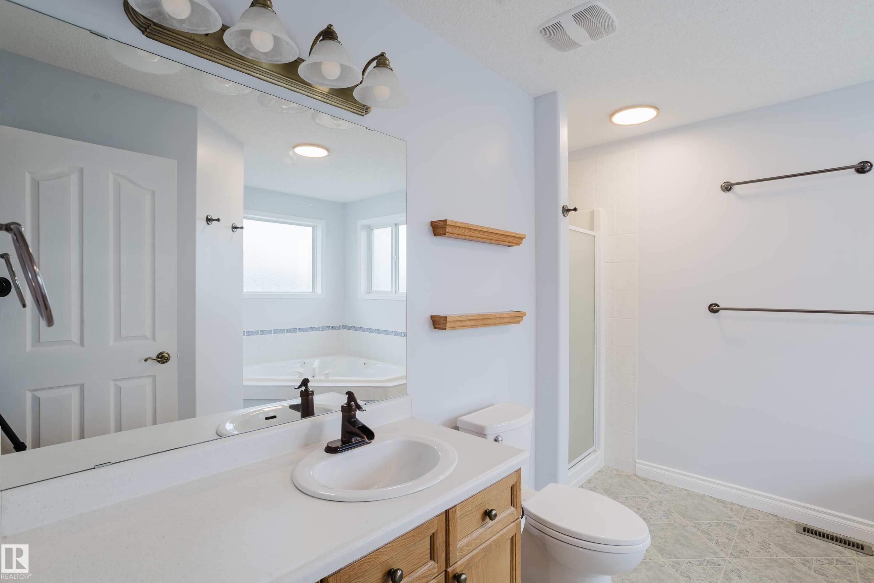 611 Hooke Court Nw, Edmonton, AB - Indoor Photo Showing Bathroom