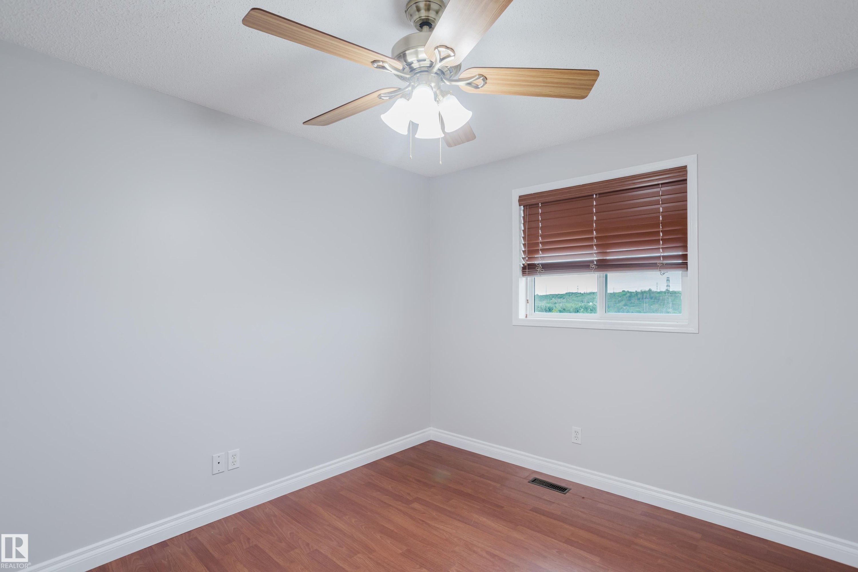 611 Hooke Court Nw, Edmonton, AB - Indoor Photo Showing Other Room