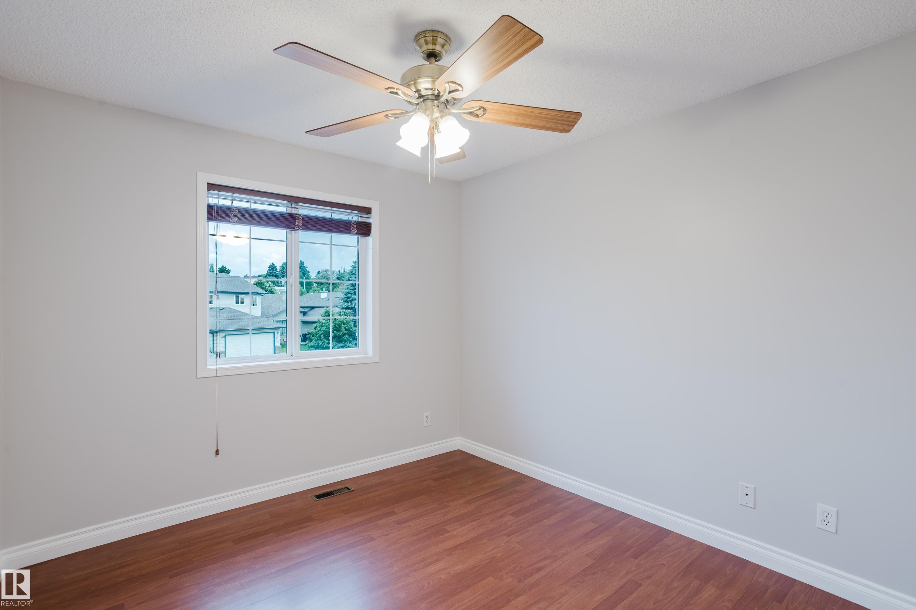 611 Hooke Court Nw, Edmonton, AB - Indoor Photo Showing Other Room