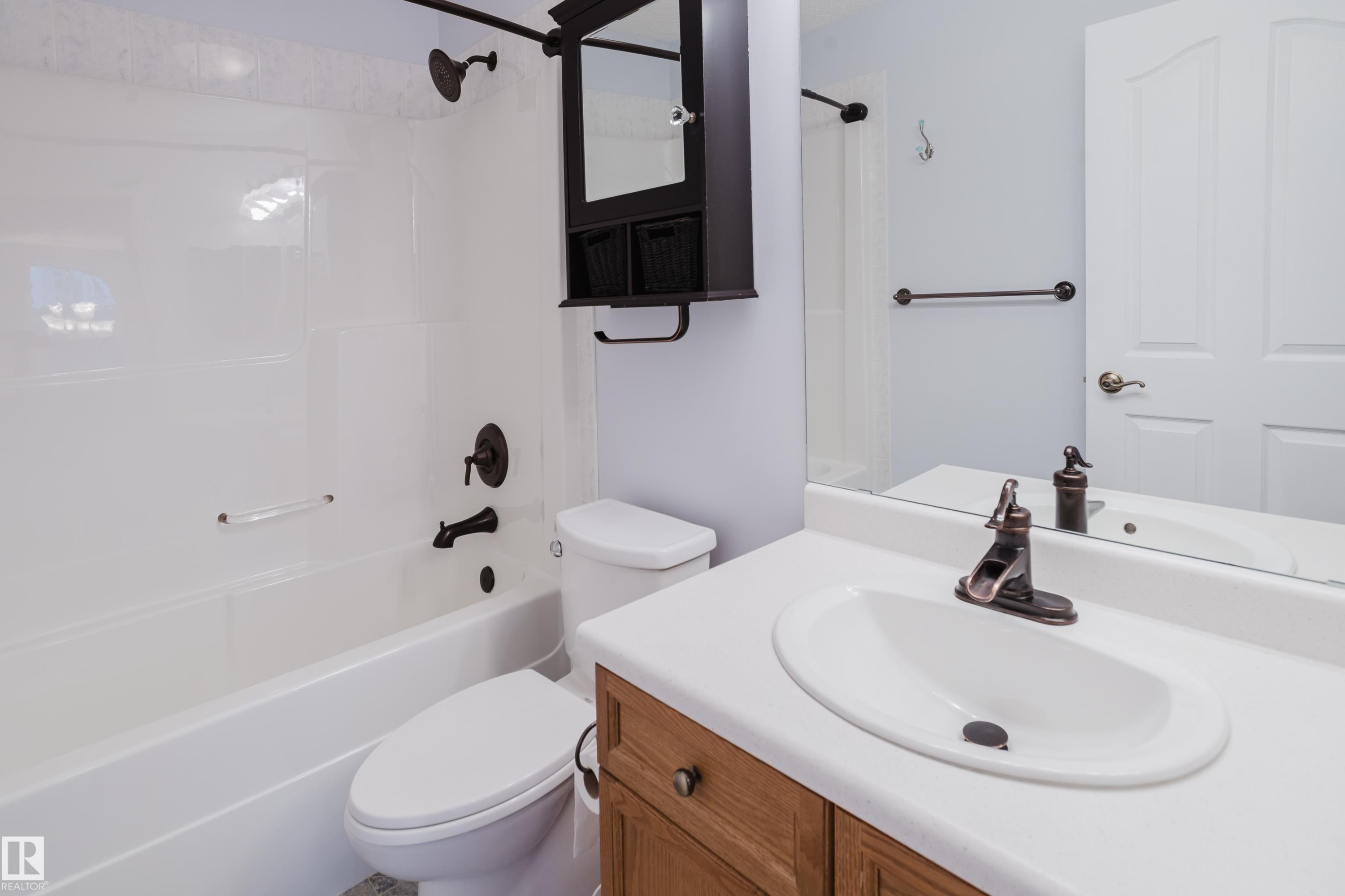 611 Hooke Court Nw, Edmonton, AB - Indoor Photo Showing Bathroom