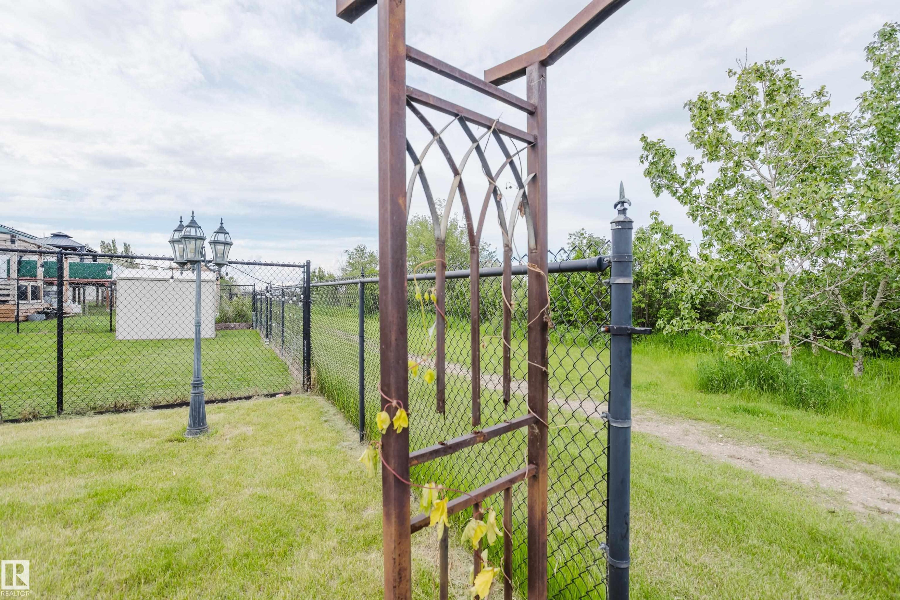 611 Hooke Court Nw, Edmonton, AB - Outdoor