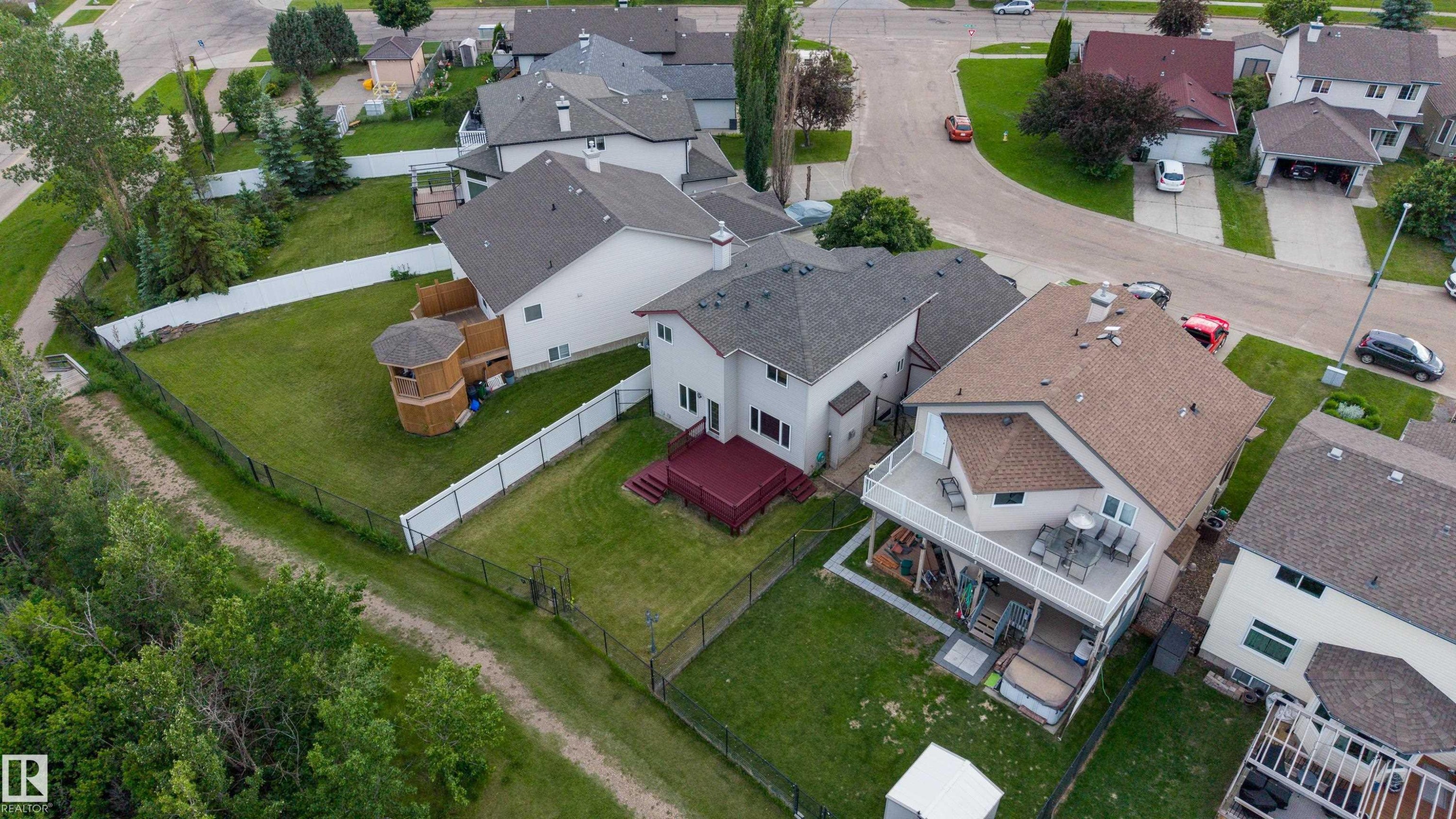 611 Hooke Court Nw, Edmonton, AB - Outdoor With View
