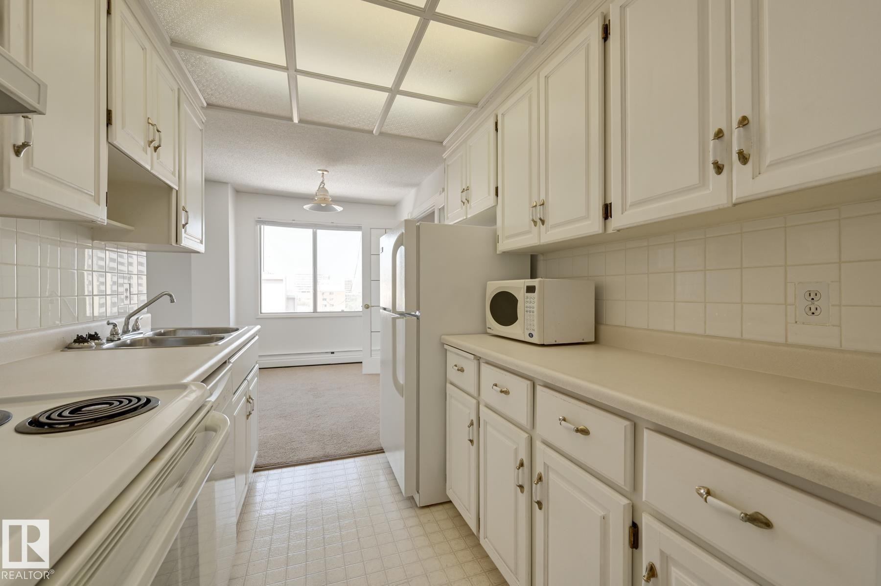 #1502 9725 106 St Nw, Edmonton, AB - Indoor Photo Showing Kitchen