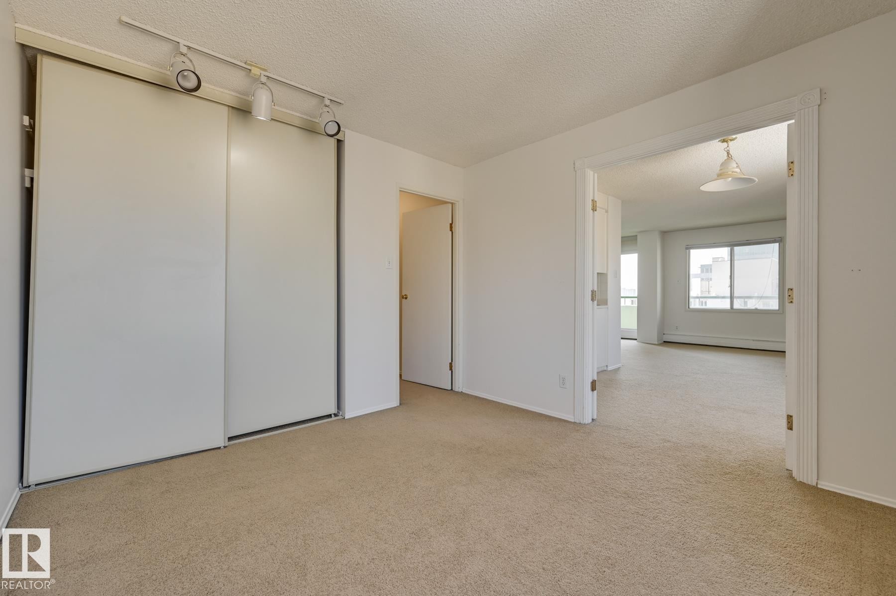 #1502 9725 106 St Nw, Edmonton, AB - Indoor Photo Showing Other Room