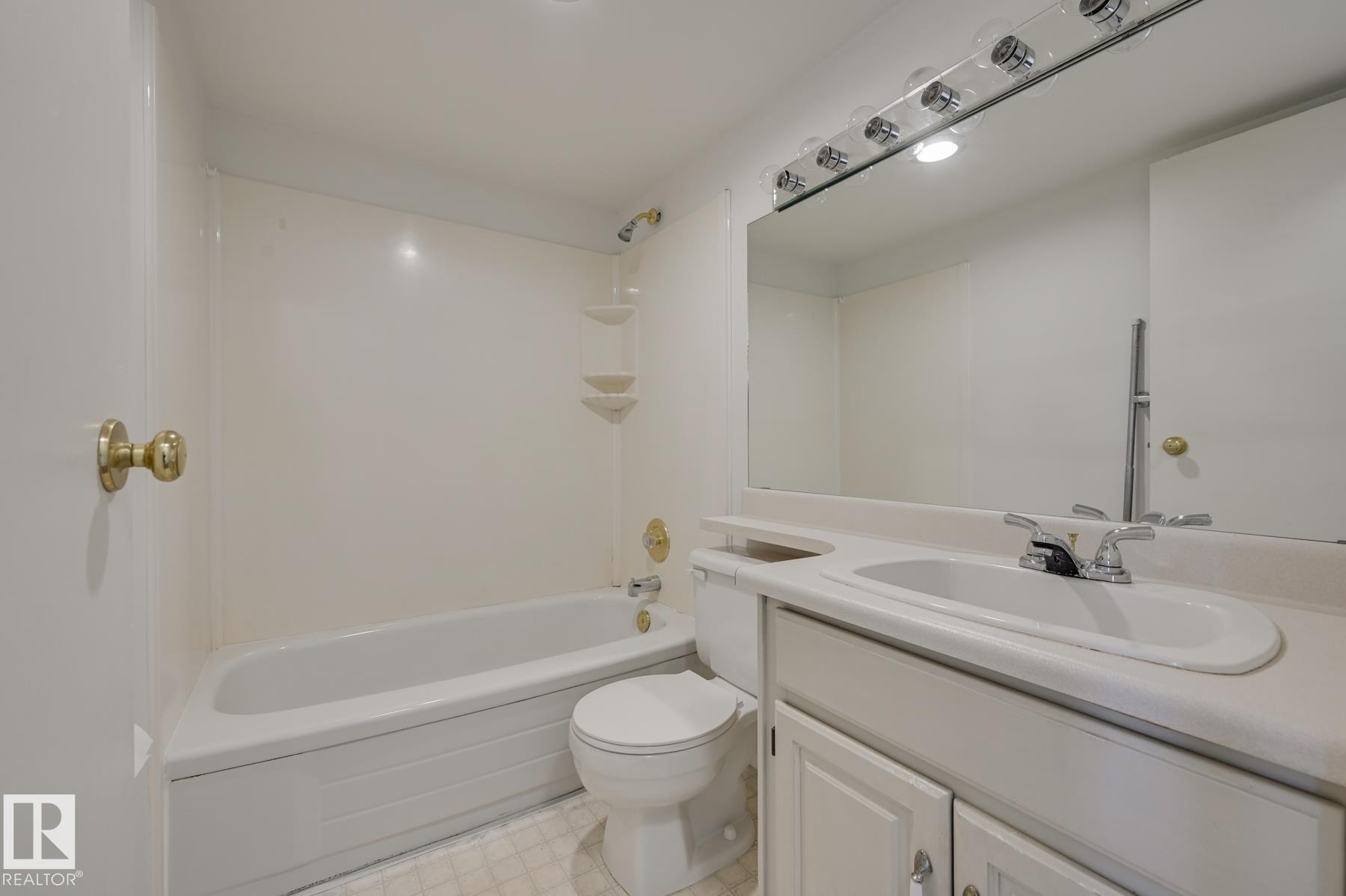 #1502 9725 106 St Nw, Edmonton, AB - Indoor Photo Showing Bathroom
