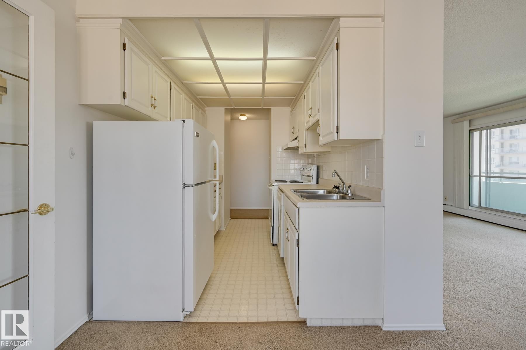 #1502 9725 106 St Nw, Edmonton, AB - Indoor Photo Showing Kitchen With Double Sink