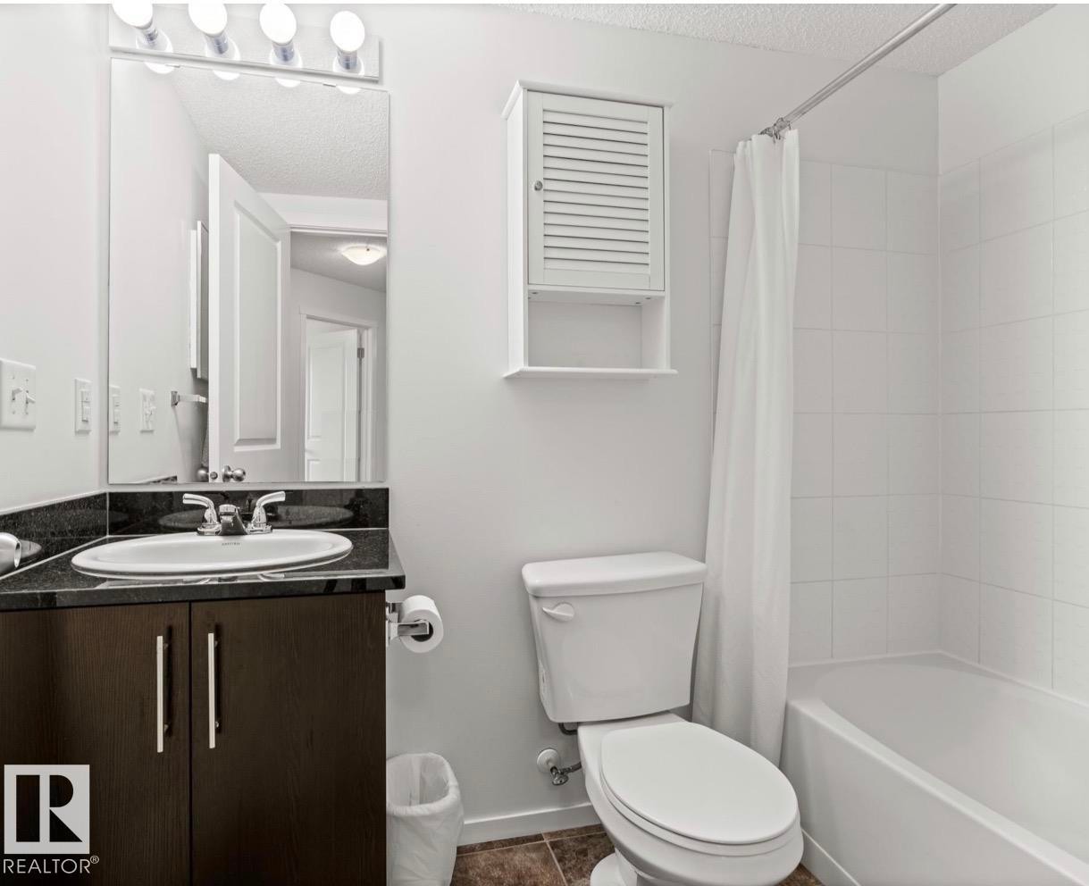 #211 3207 James Mowatt Trail Sw, Edmonton, AB - Indoor Photo Showing Bathroom
