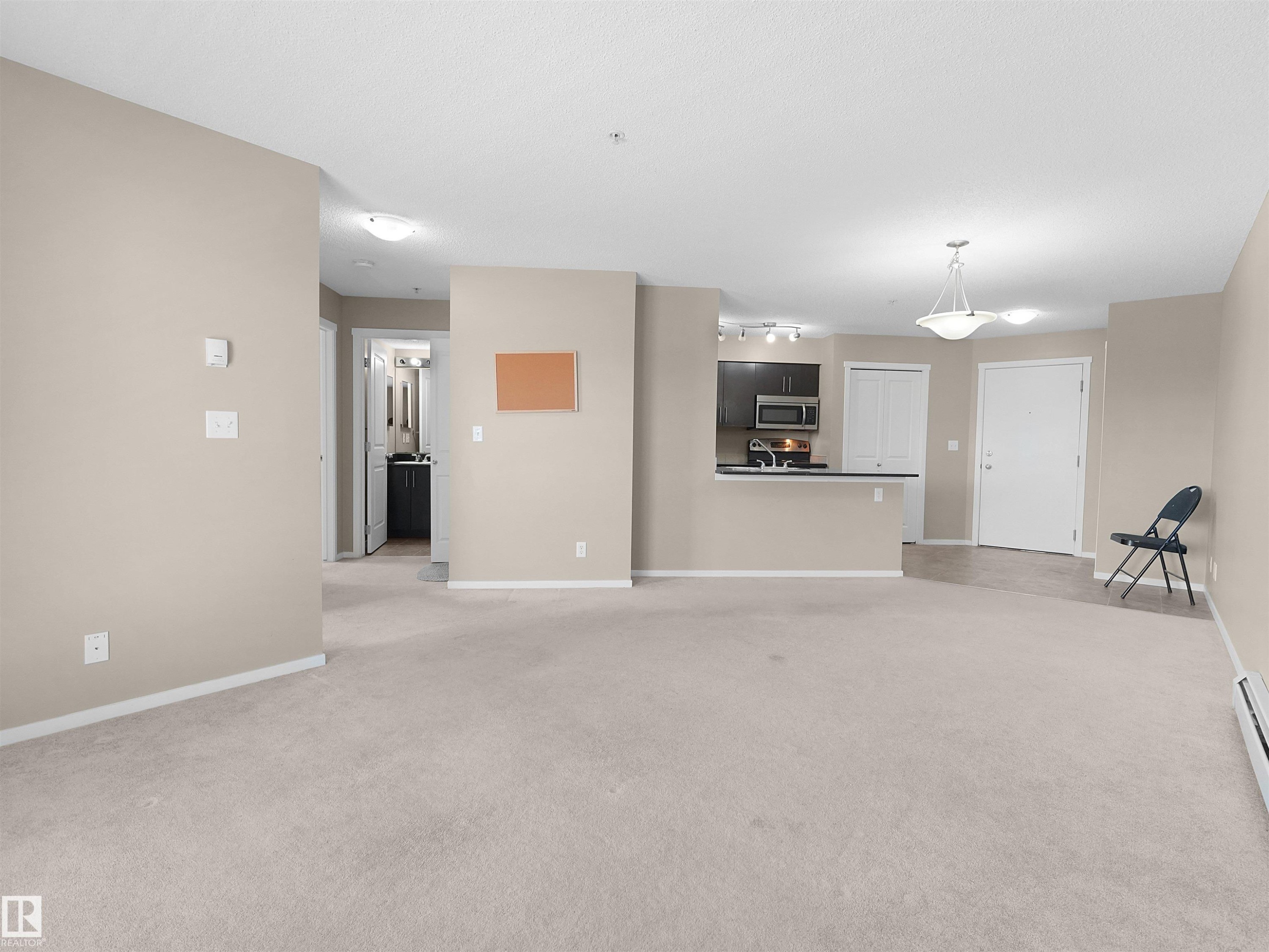 #211 3207 James Mowatt Trail Sw, Edmonton, AB - Indoor