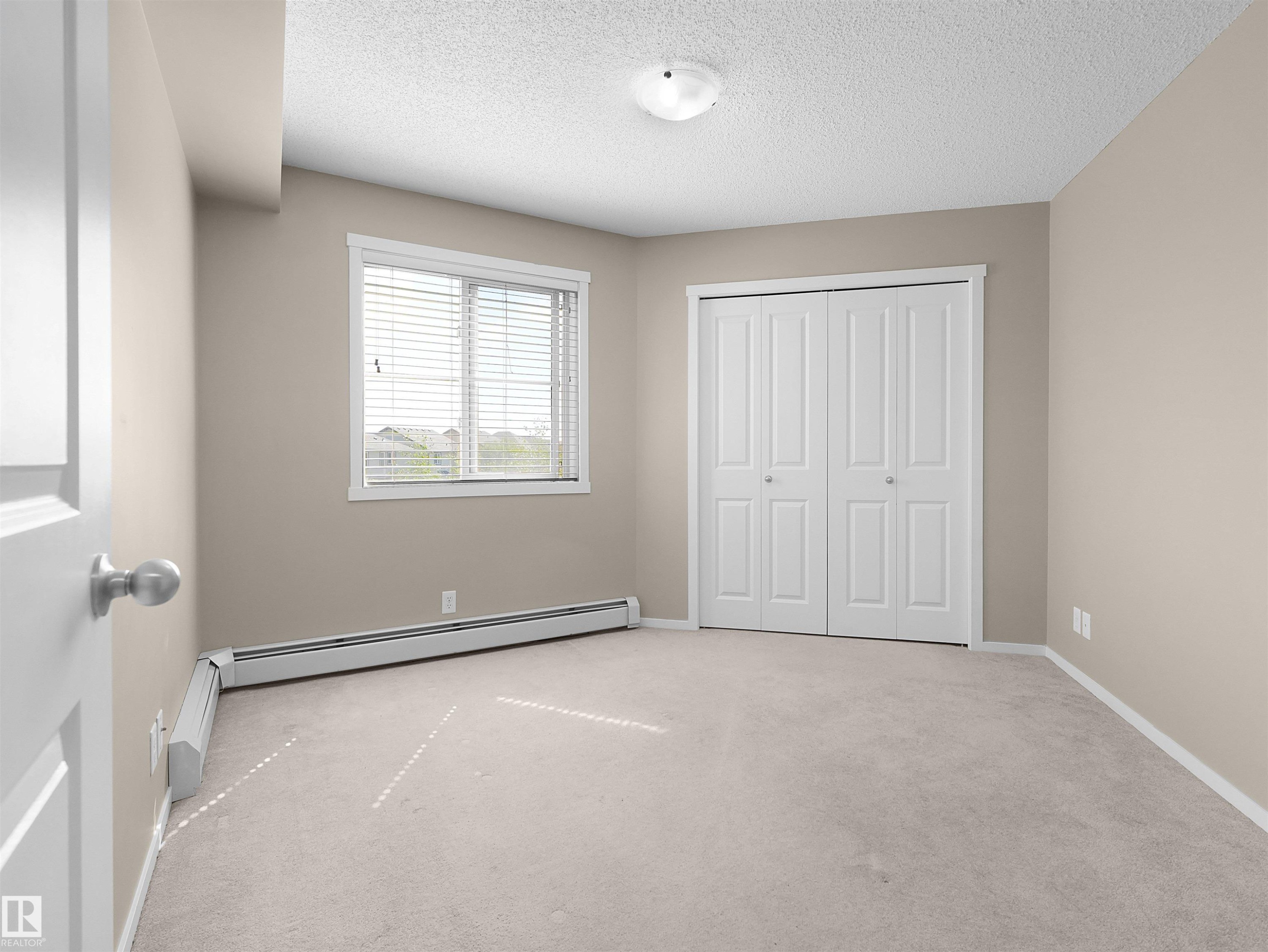 #211 3207 James Mowatt Trail Sw, Edmonton, AB - Indoor