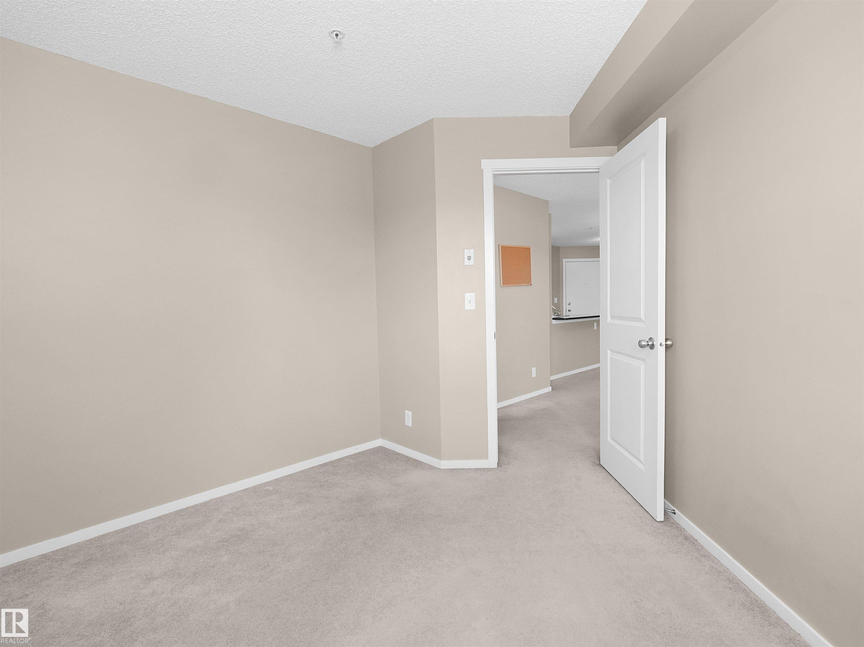 #211 3207 James Mowatt Trail Sw, Edmonton, AB - Indoor Photo Showing Other Room