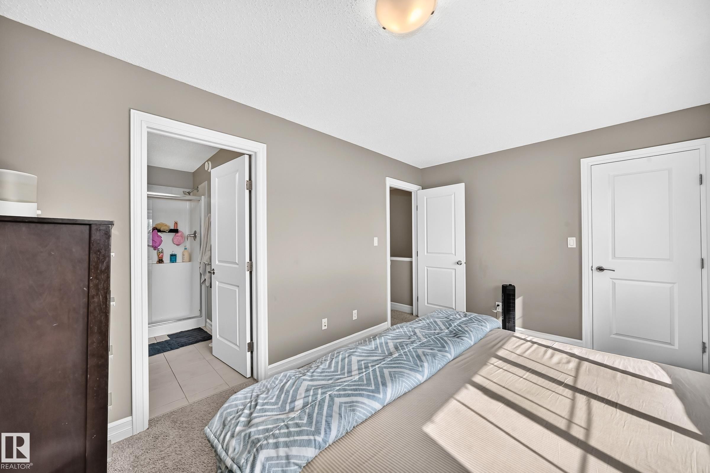 Bedroom featuring neutral wall paint and carpet flooring - 415 Clareview Rd Nw Nw, Edmonton, AB - Indoor Photo Showing Bedroom