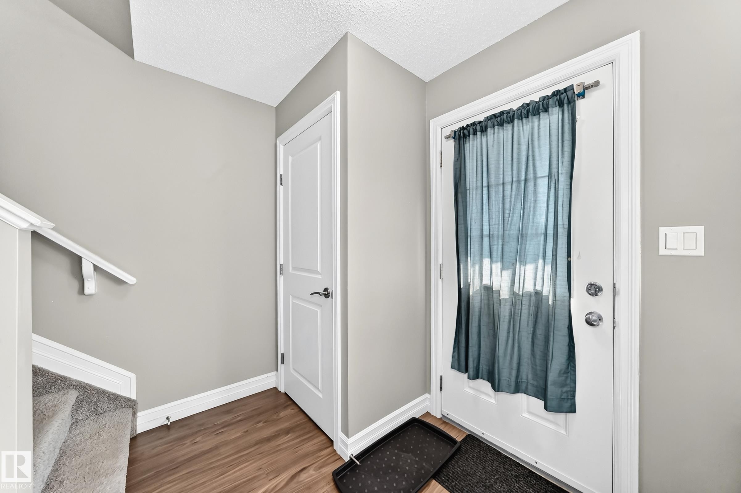 Entryway featuring wood-finish flooring, light gray walls, and white trim - 415 Clareview Rd Nw Nw, Edmonton, AB - Indoor Photo Showing Other Room