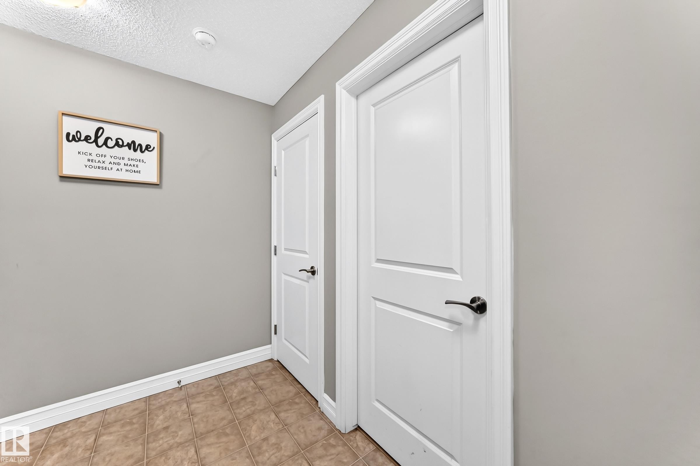 Interior hallway featuring light gray walls and white trim - 415 Clareview Rd Nw Nw, Edmonton, AB - Indoor Photo Showing Other Room