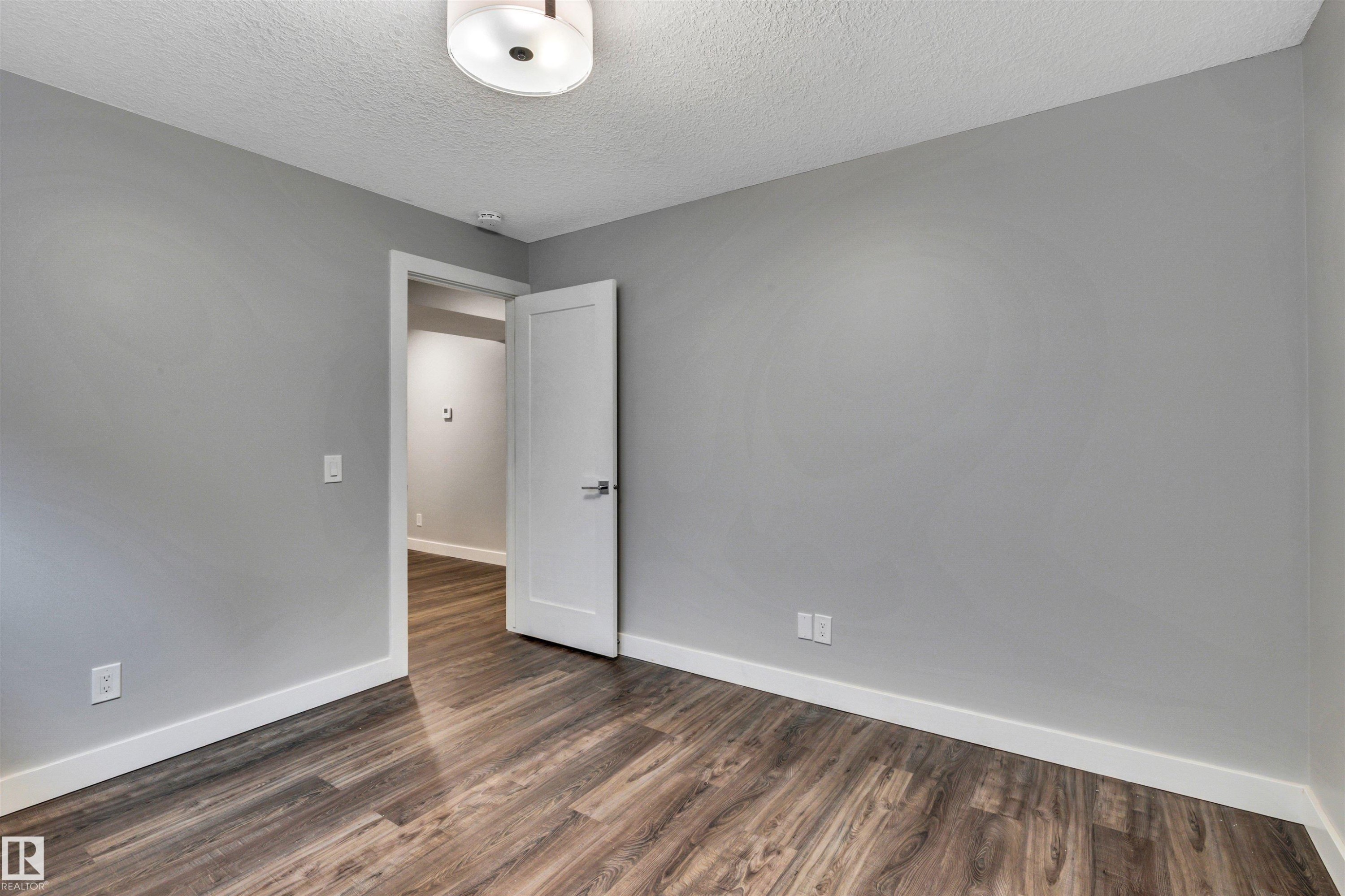 1939 79 Street, Edmonton, AB