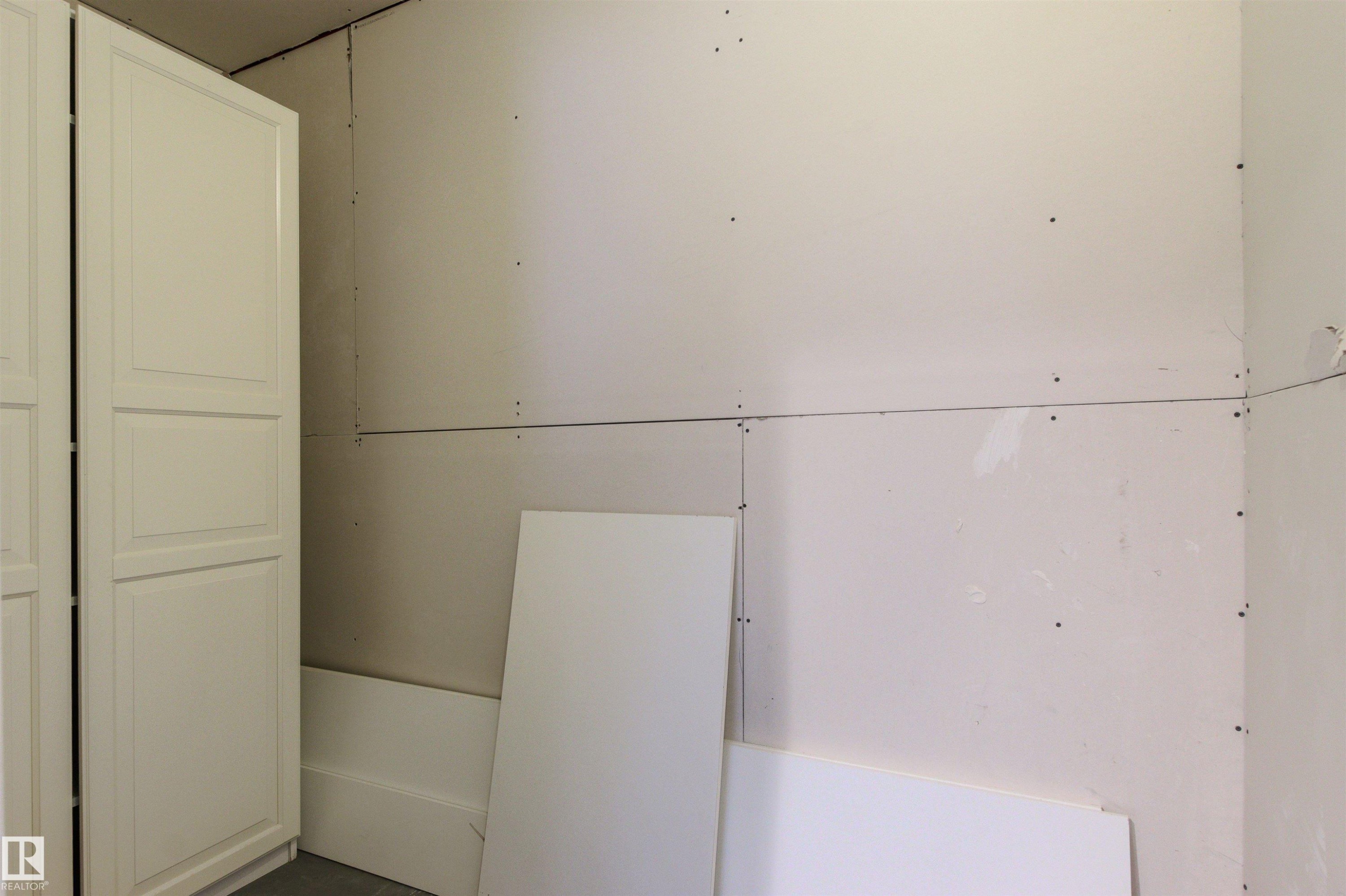 Image quality insufficient for description - 3214 22A Avenue Nw, Edmonton, AB - Indoor Photo Showing Other Room