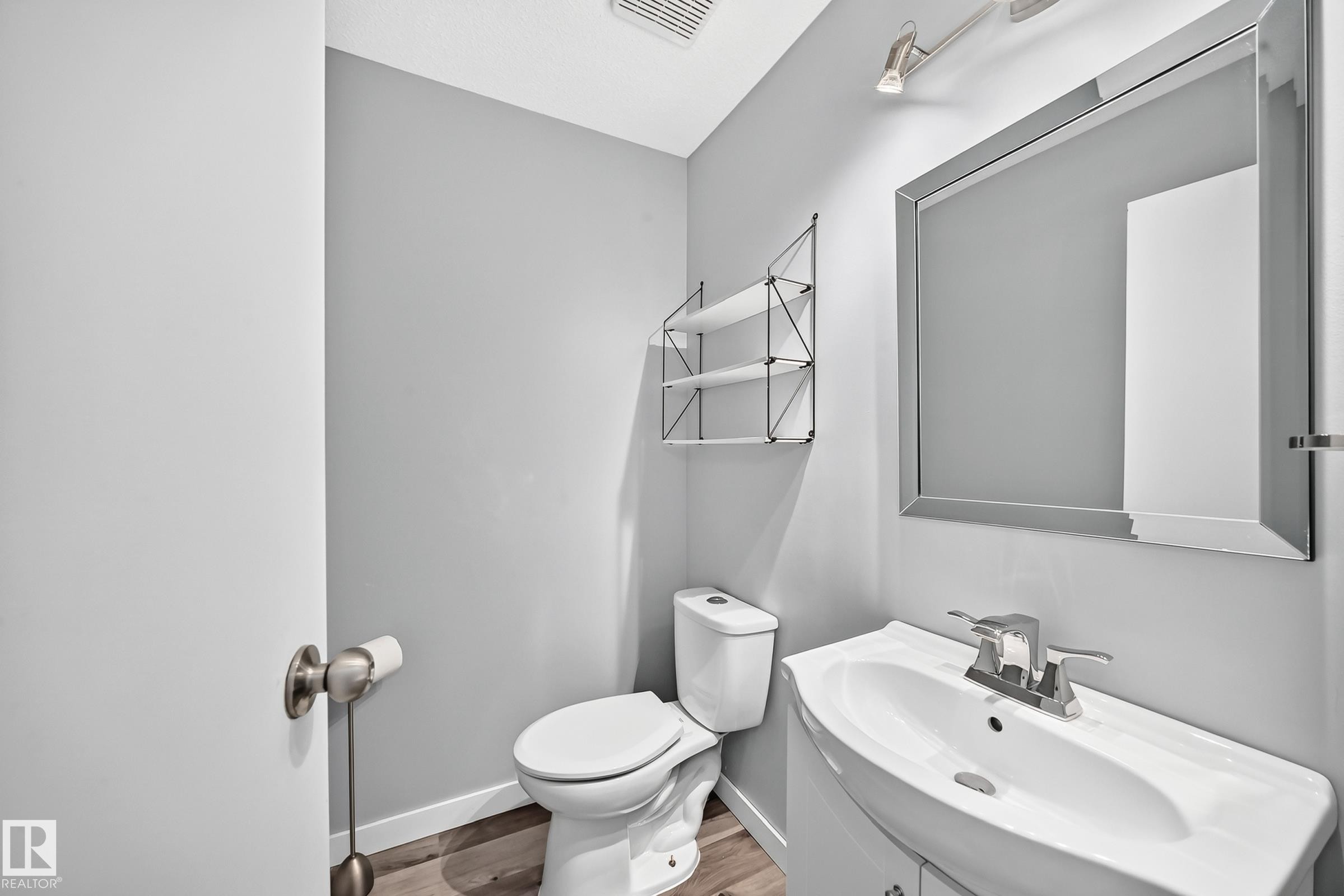 261 Callingwood Two Nw, Edmonton, AB - Indoor Photo Showing Bathroom