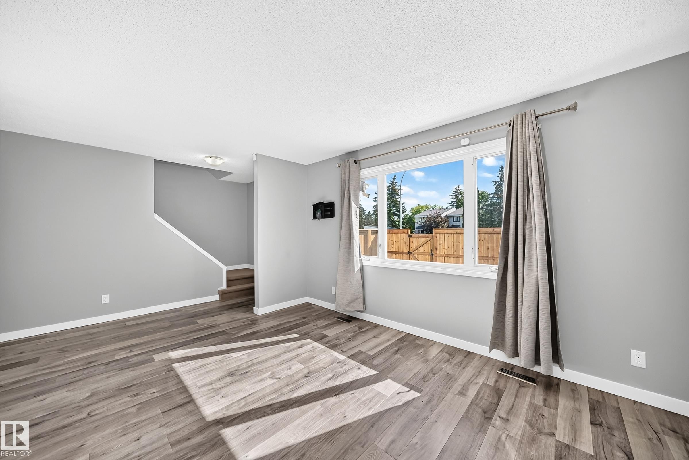 261 Callingwood Two Nw, Edmonton, AB - Indoor Photo Showing Other Room