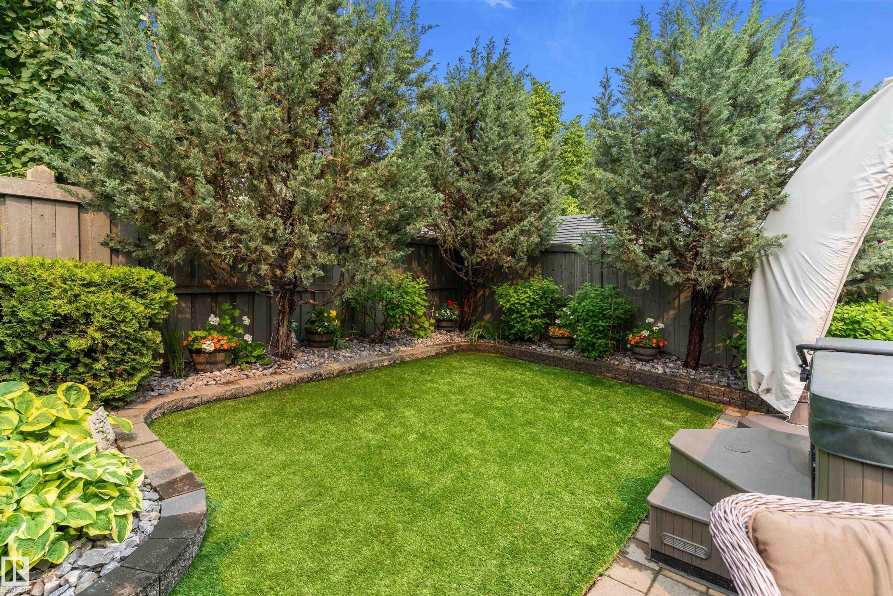 Yard - 1097 Armitage Crescent, Edmonton, AB