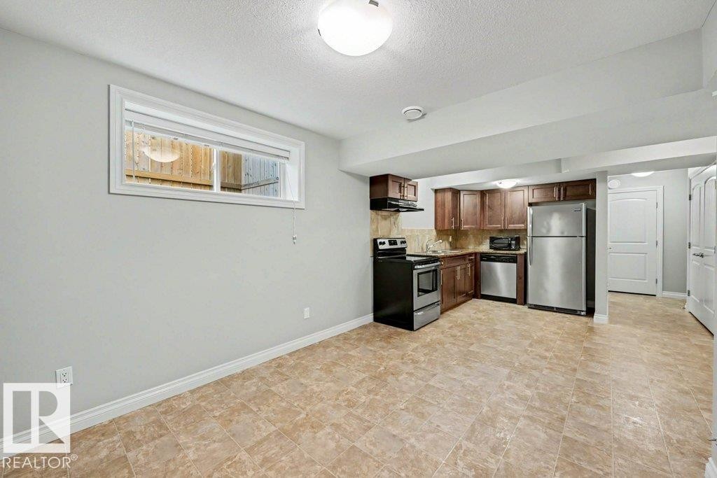 2 Simmonds Place, Leduc, AB - Indoor Photo Showing Kitchen