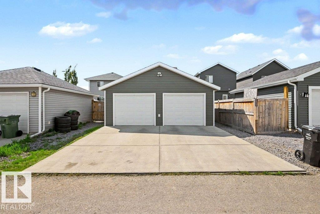 2 Simmonds Place, Leduc, AB - Outdoor
