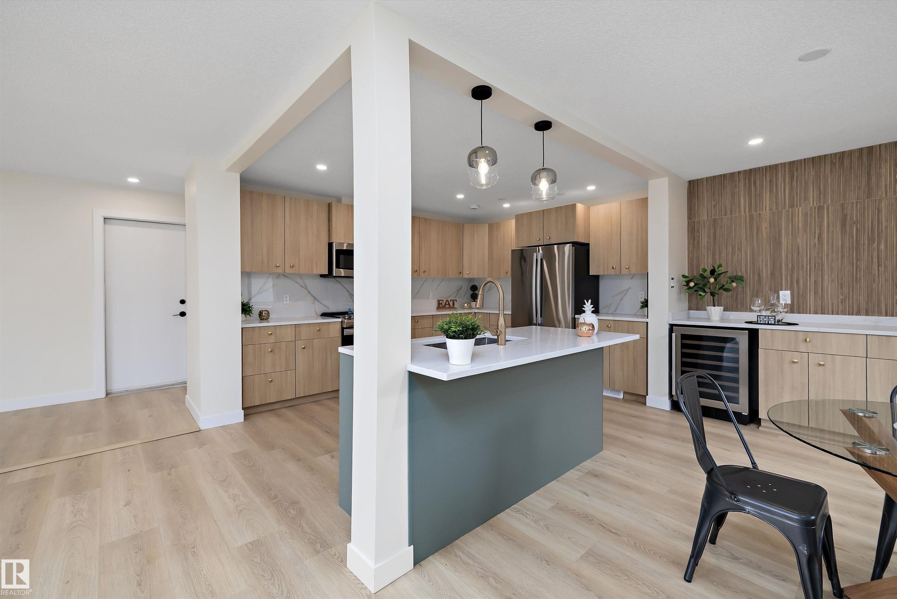 3515 105B Street Nw, Edmonton, AB - Indoor Photo Showing Kitchen With Upgraded Kitchen