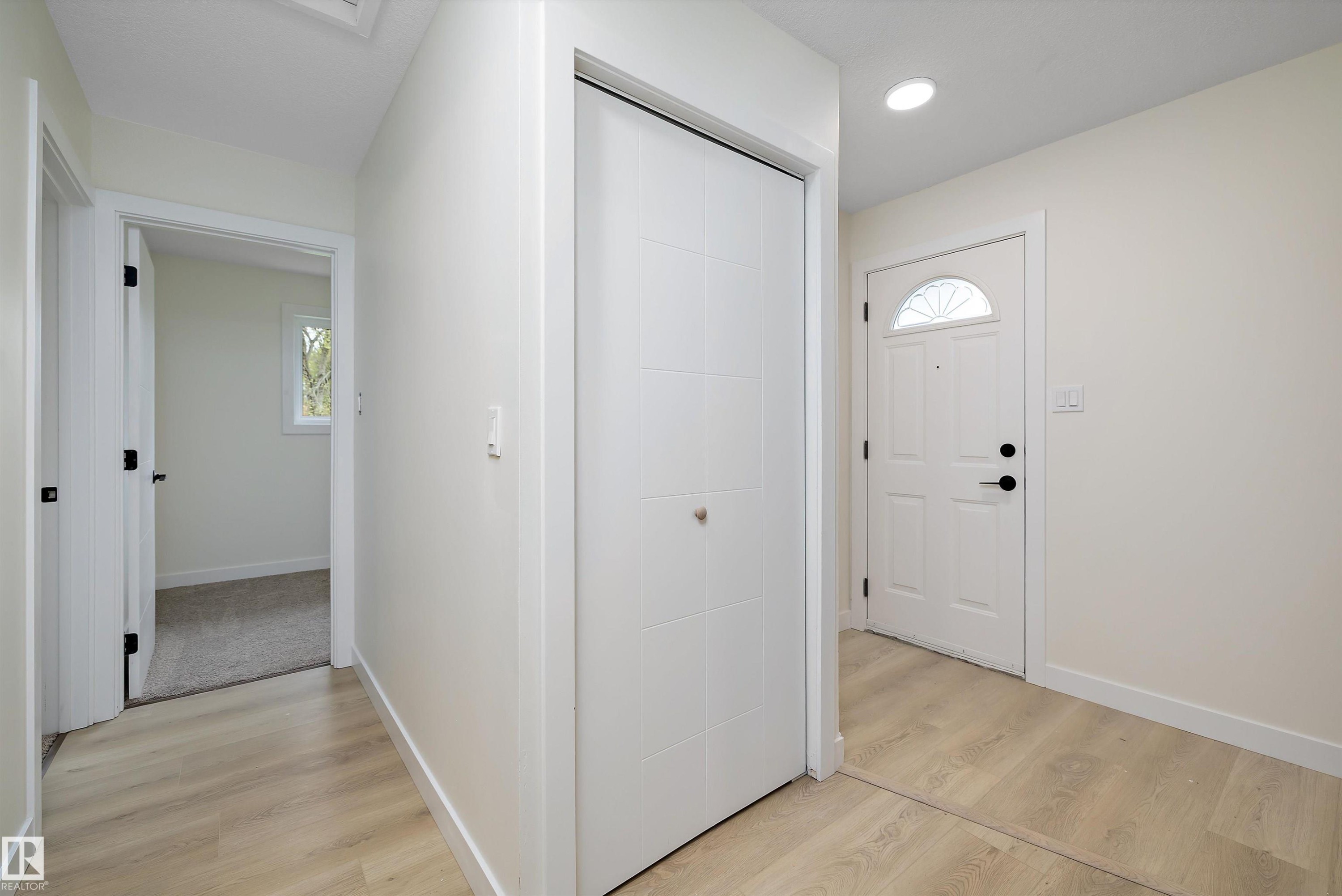 3515 105B Street Nw, Edmonton, AB - Indoor Photo Showing Other Room