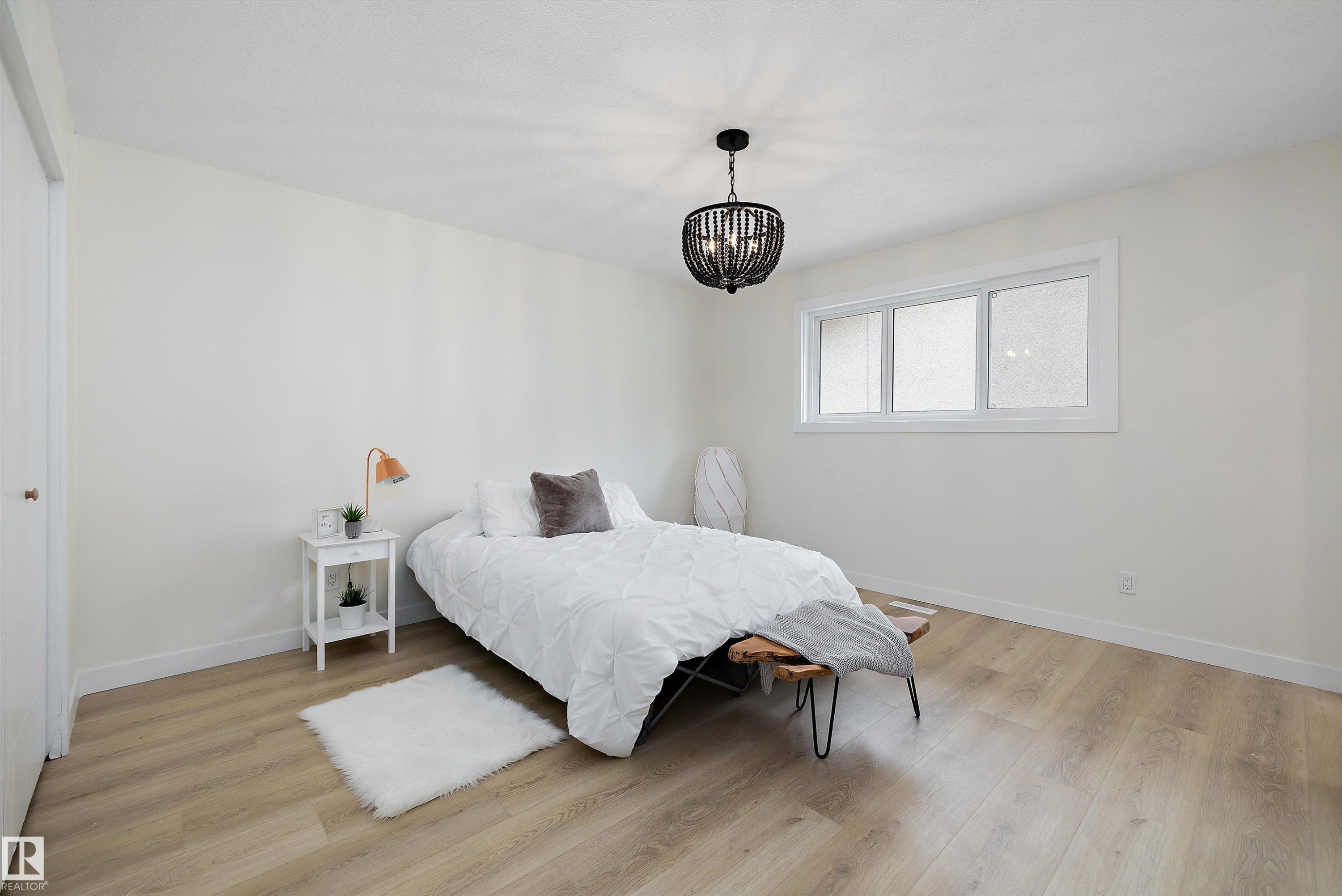3515 105B Street Nw, Edmonton, AB - Indoor Photo Showing Bedroom