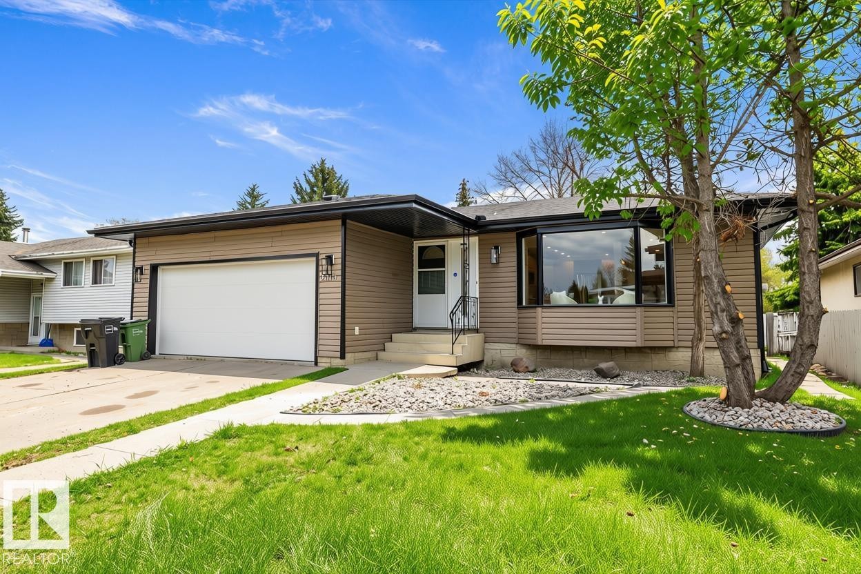 3515 105B Street Nw, Edmonton, AB - Outdoor