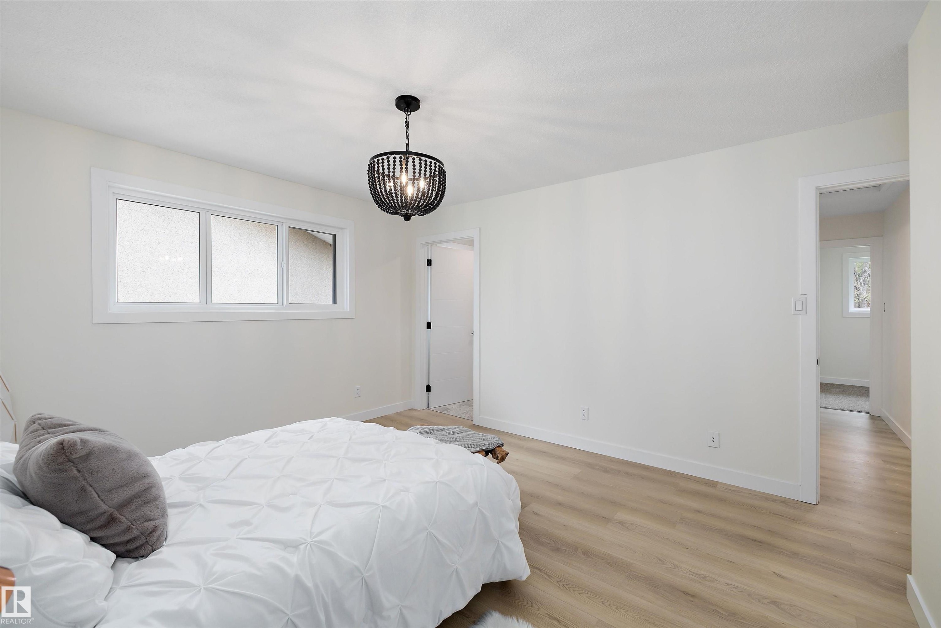 3515 105B Street Nw, Edmonton, AB - Indoor Photo Showing Bedroom