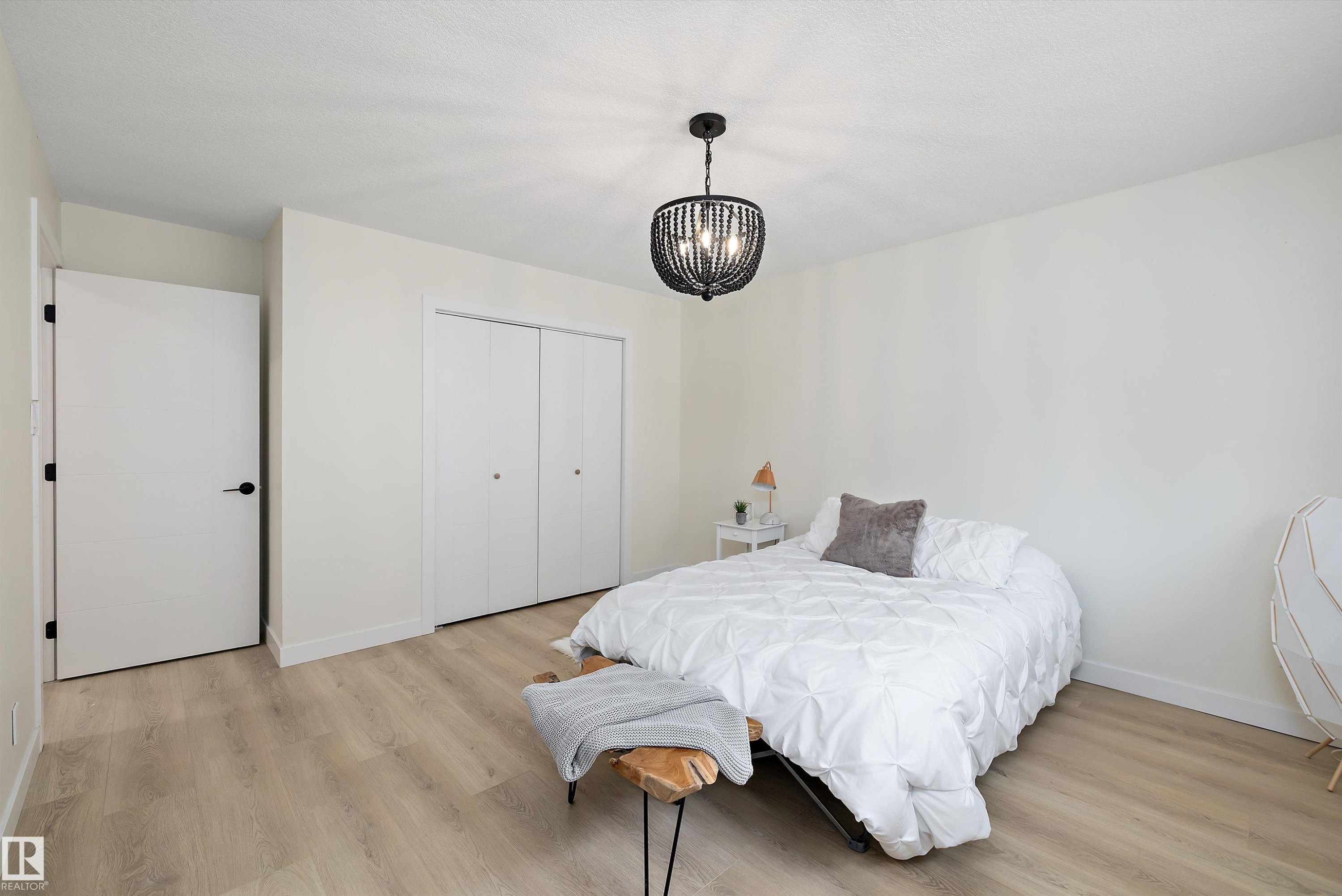 3515 105B Street Nw, Edmonton, AB - Indoor Photo Showing Bedroom