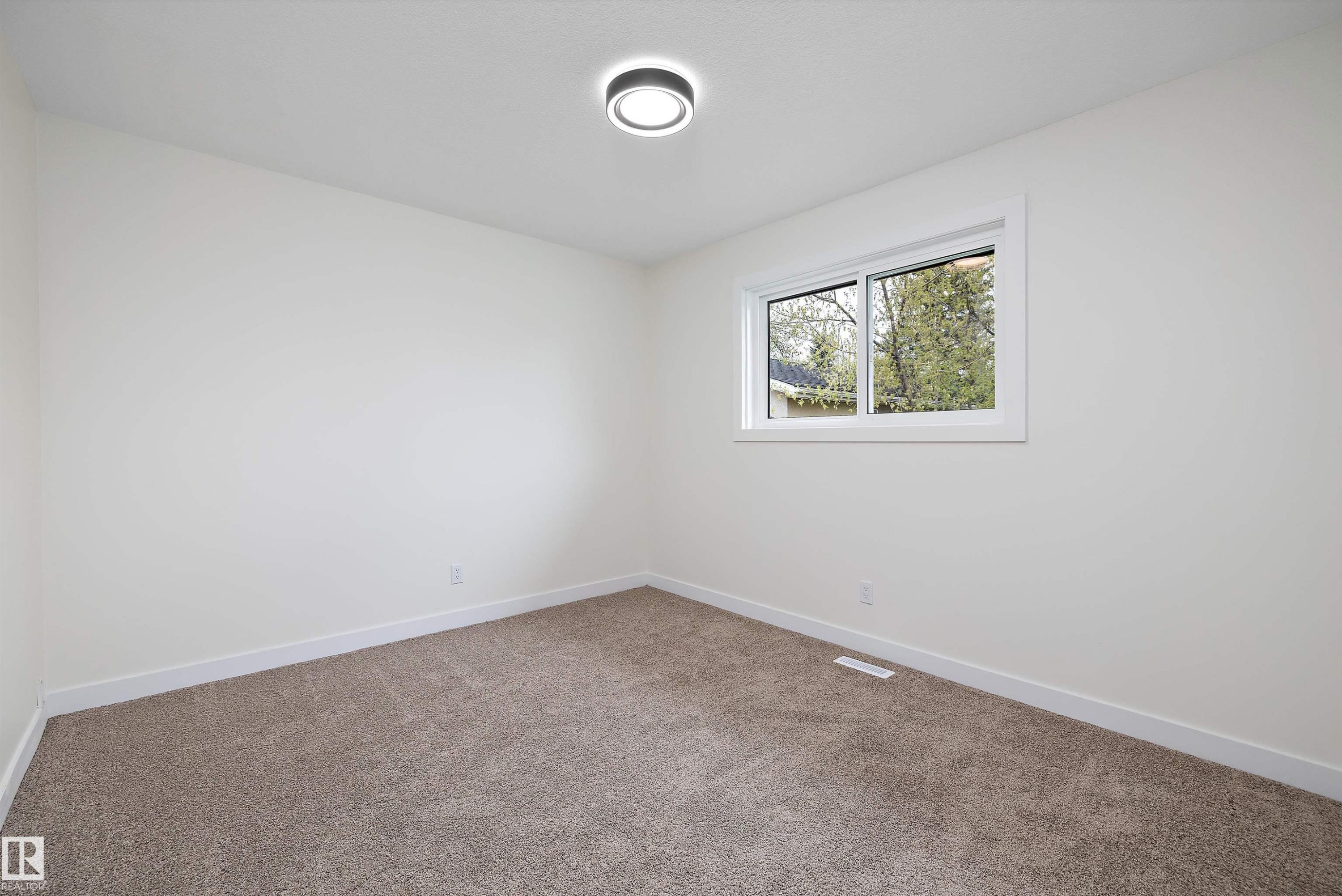 3515 105B Street Nw, Edmonton, AB - Indoor Photo Showing Other Room
