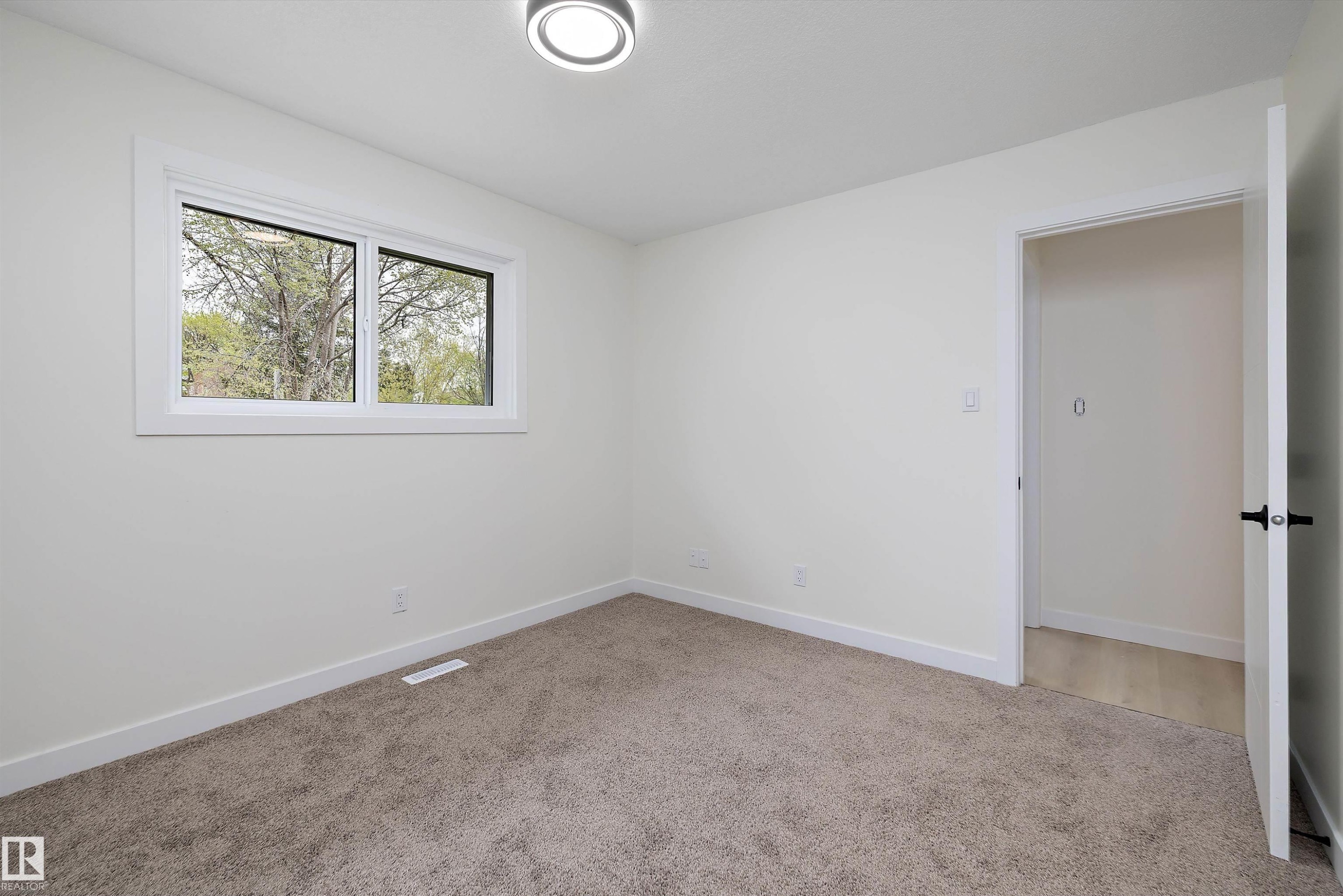3515 105B Street Nw, Edmonton, AB - Indoor Photo Showing Other Room