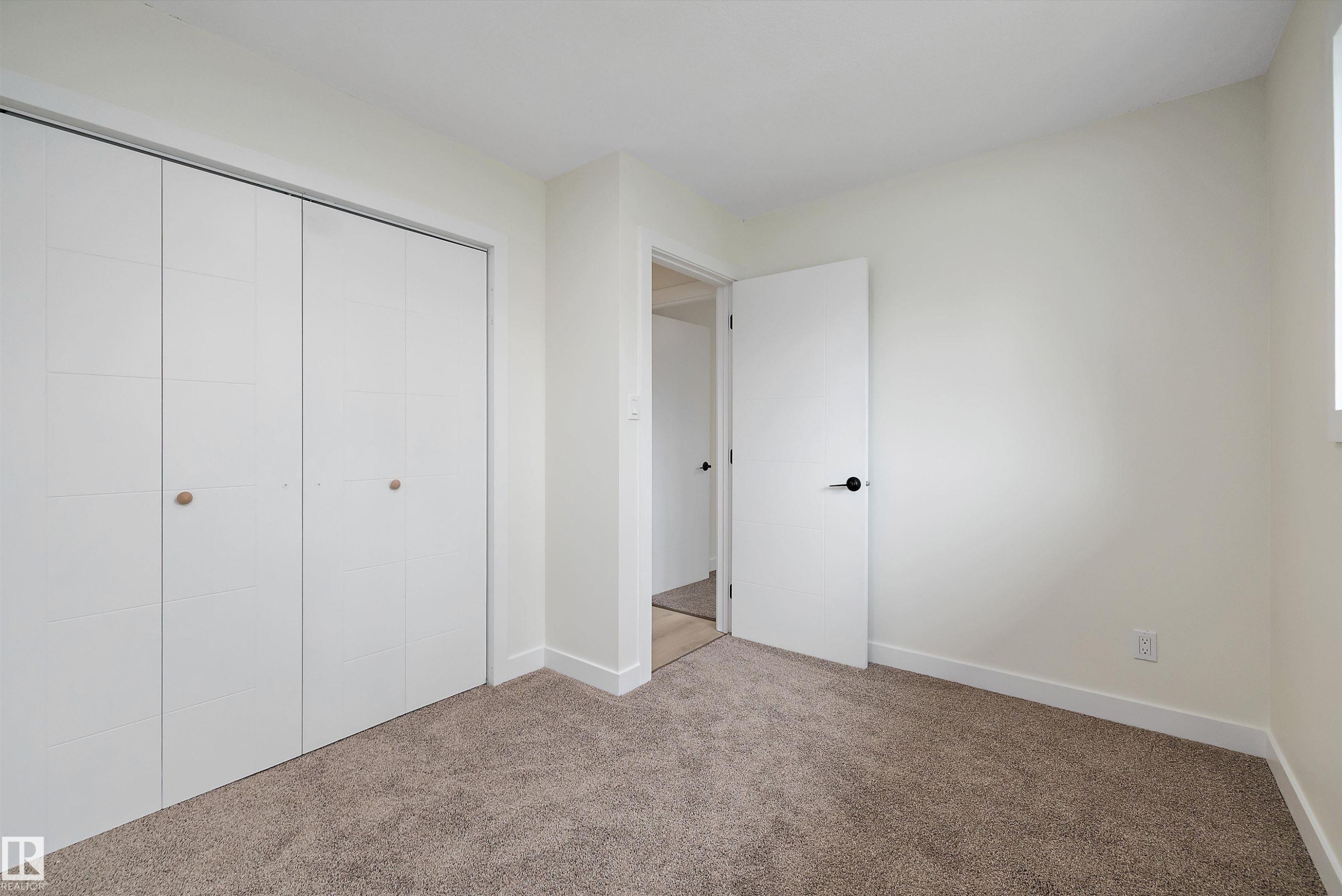 3515 105B Street Nw, Edmonton, AB - Indoor Photo Showing Other Room