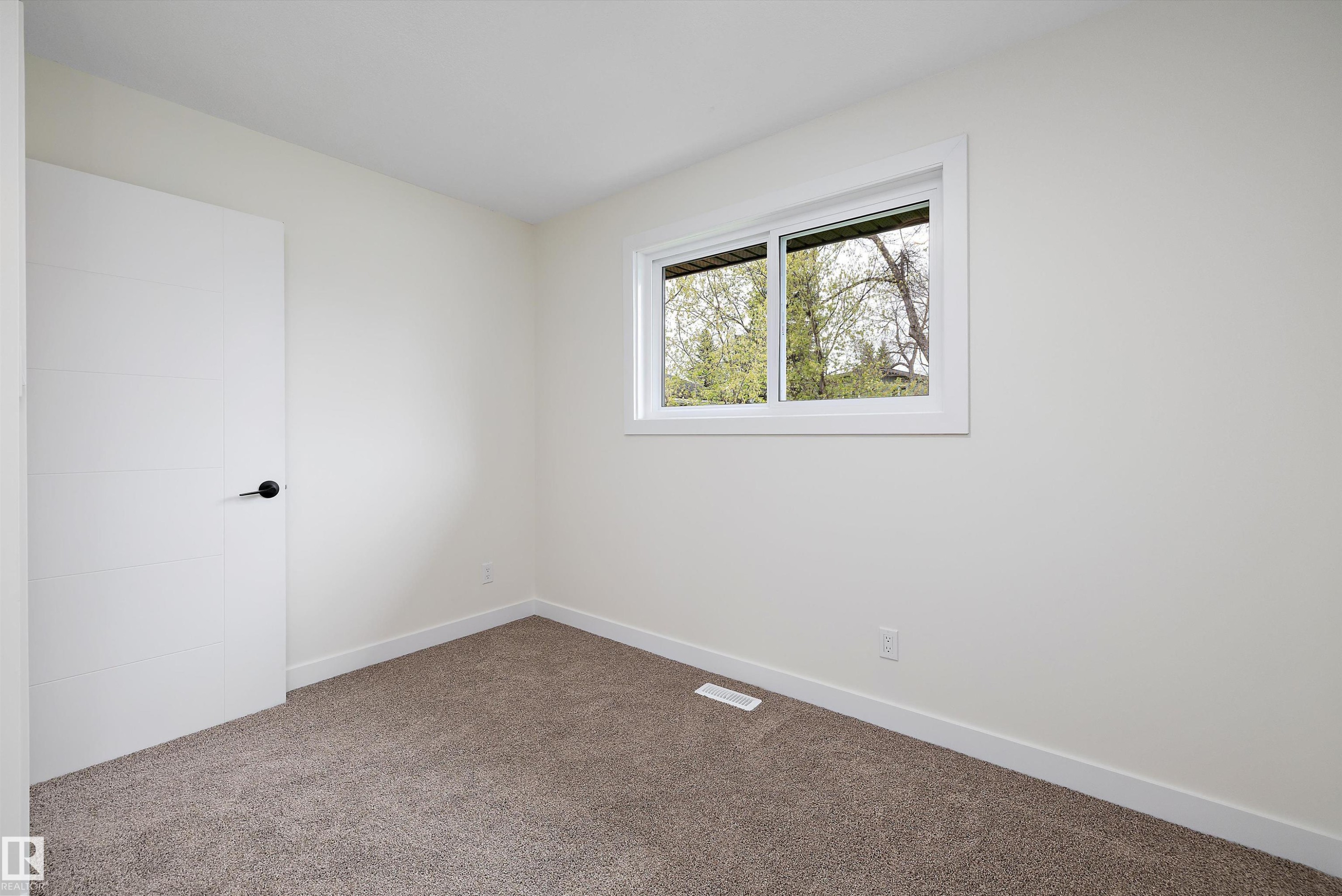 3515 105B Street Nw, Edmonton, AB - Indoor Photo Showing Other Room