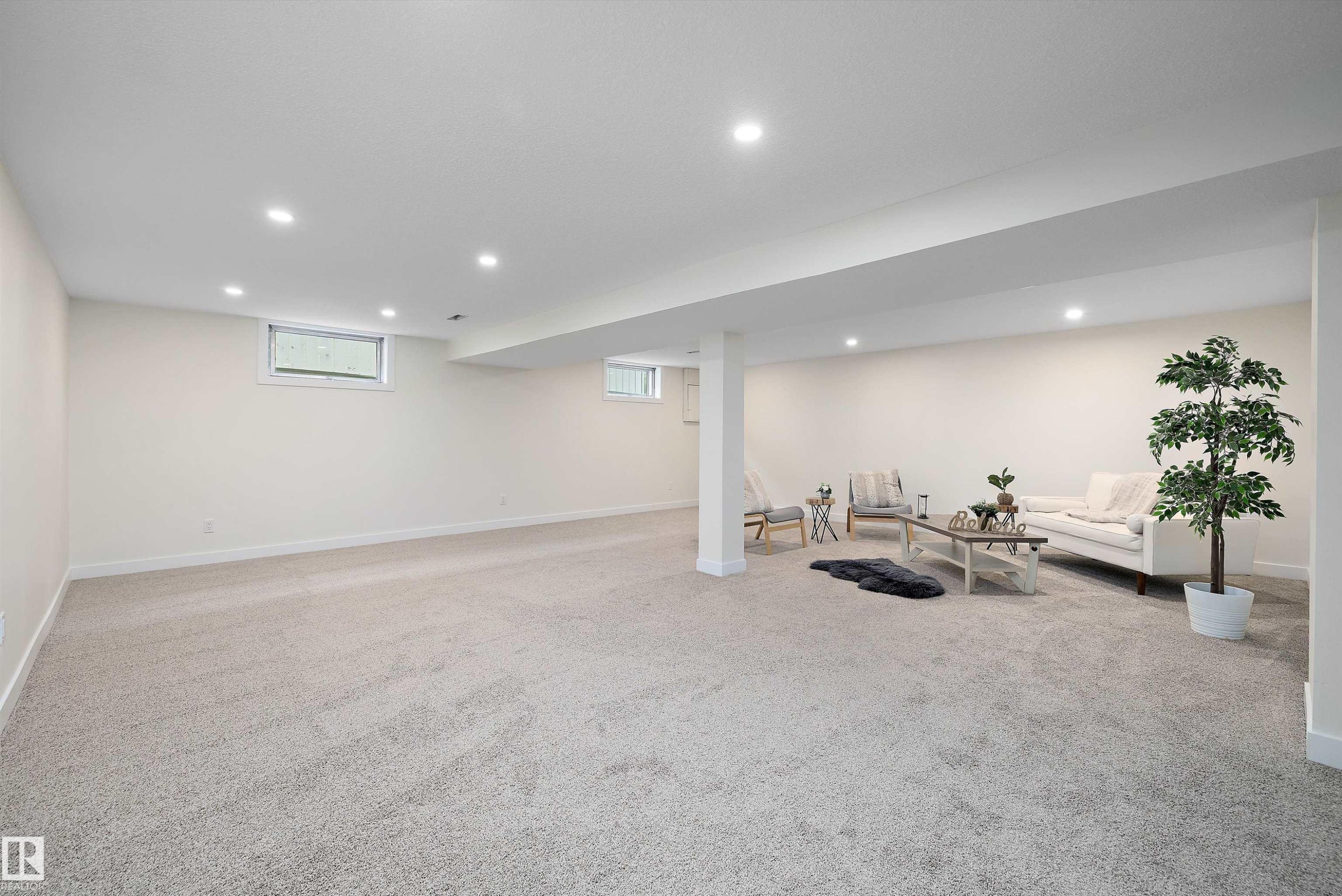 3515 105B Street Nw, Edmonton, AB - Indoor Photo Showing Other Room