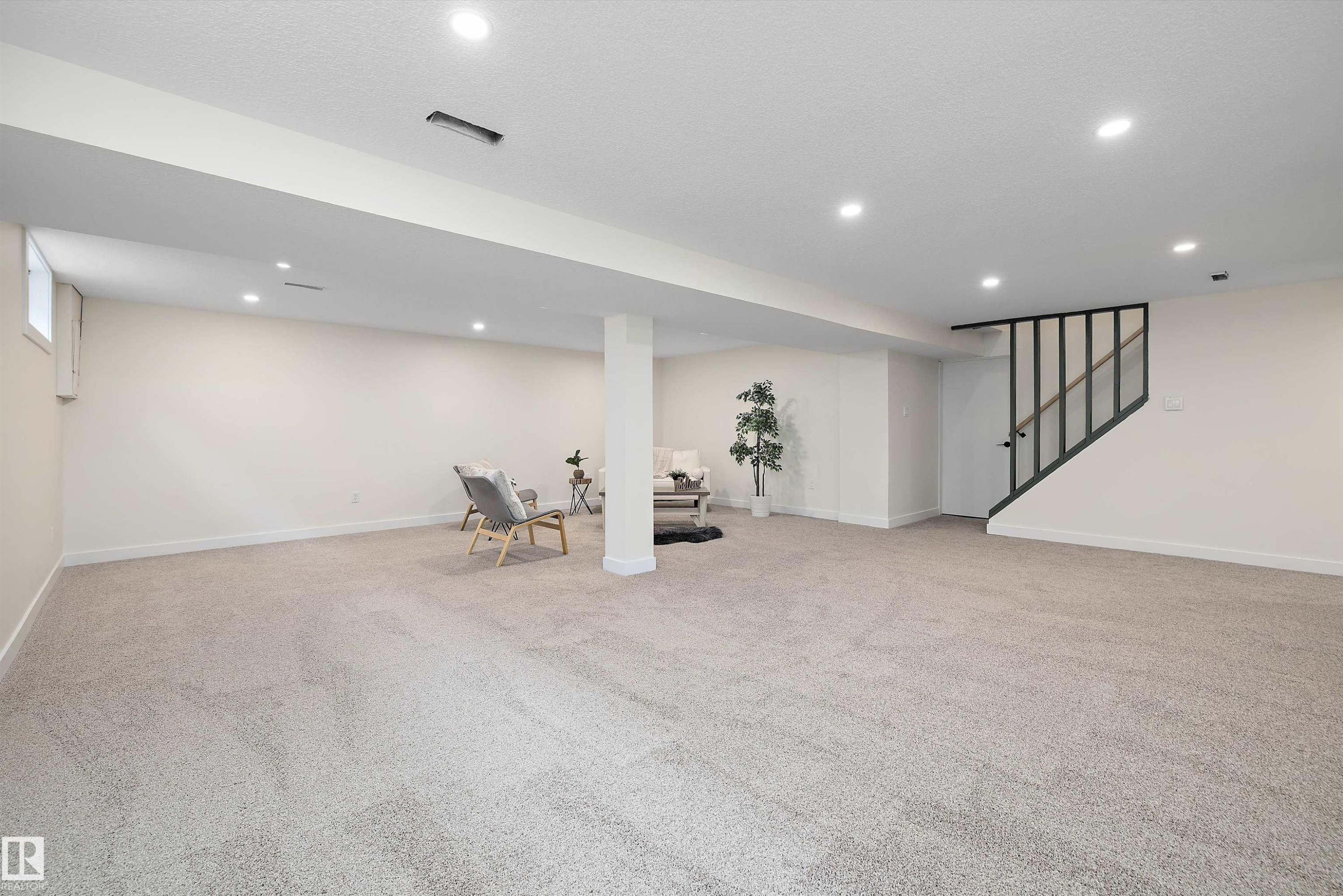 3515 105B Street Nw, Edmonton, AB - Indoor