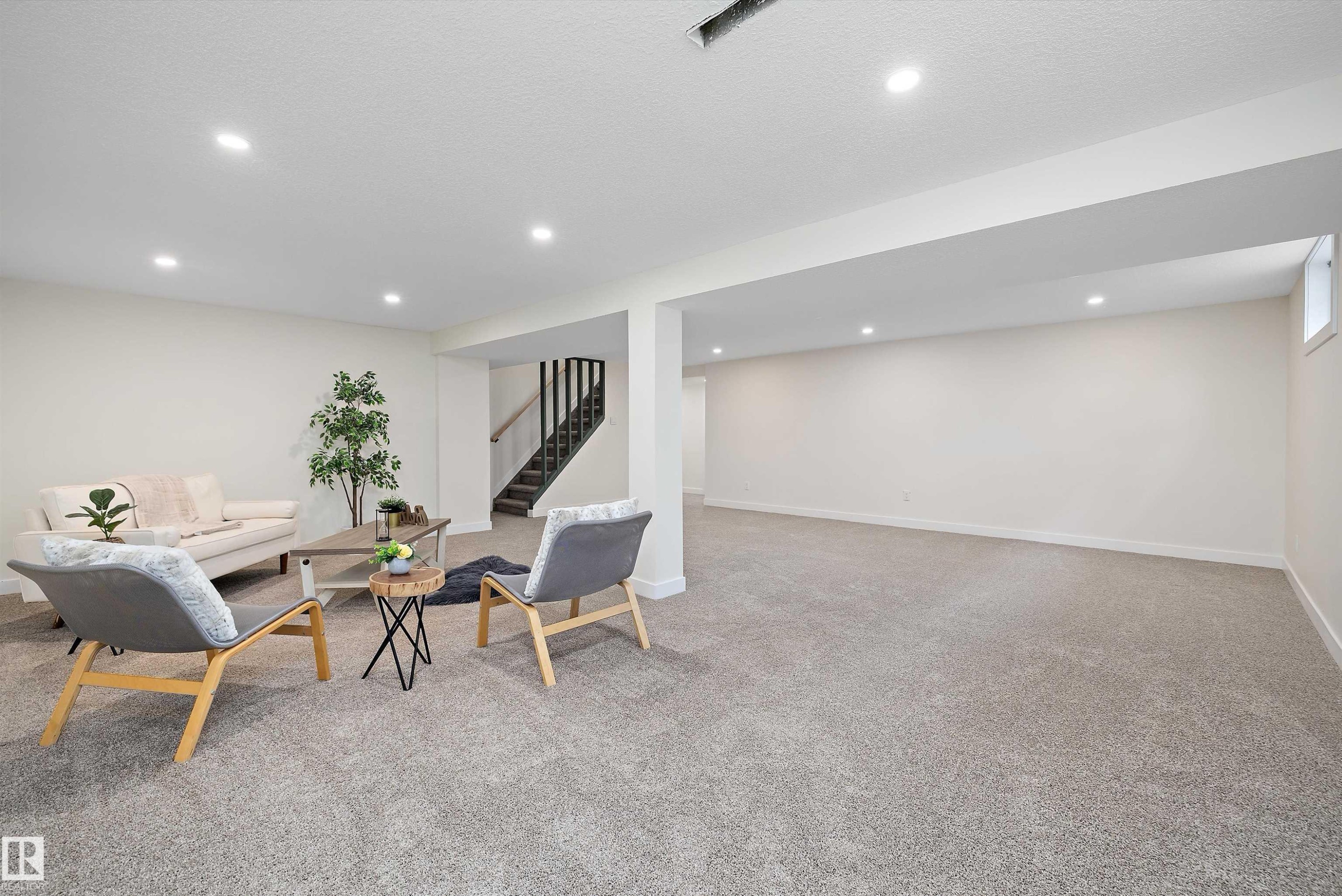 3515 105B Street Nw, Edmonton, AB - Indoor