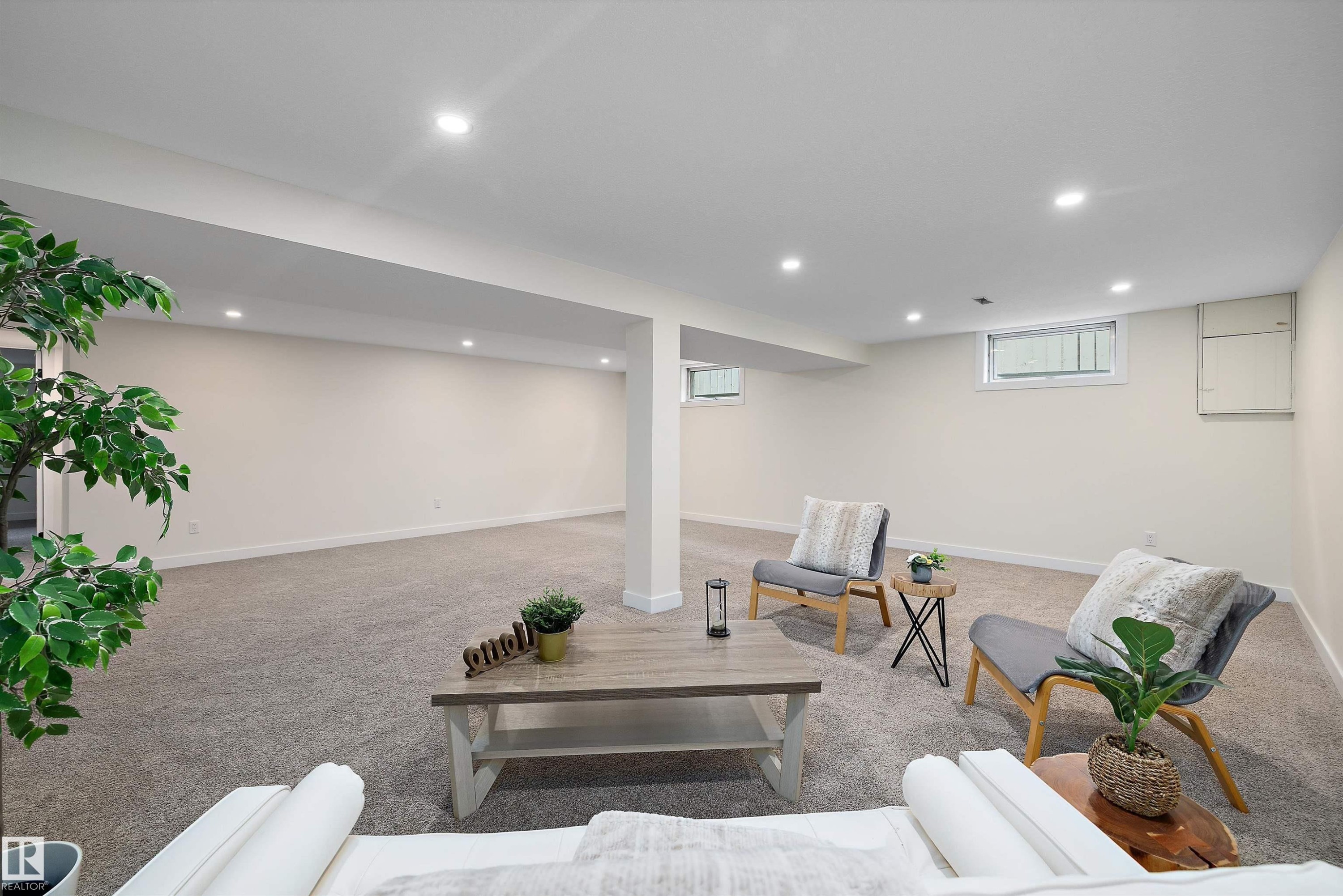 3515 105B Street Nw, Edmonton, AB - Indoor