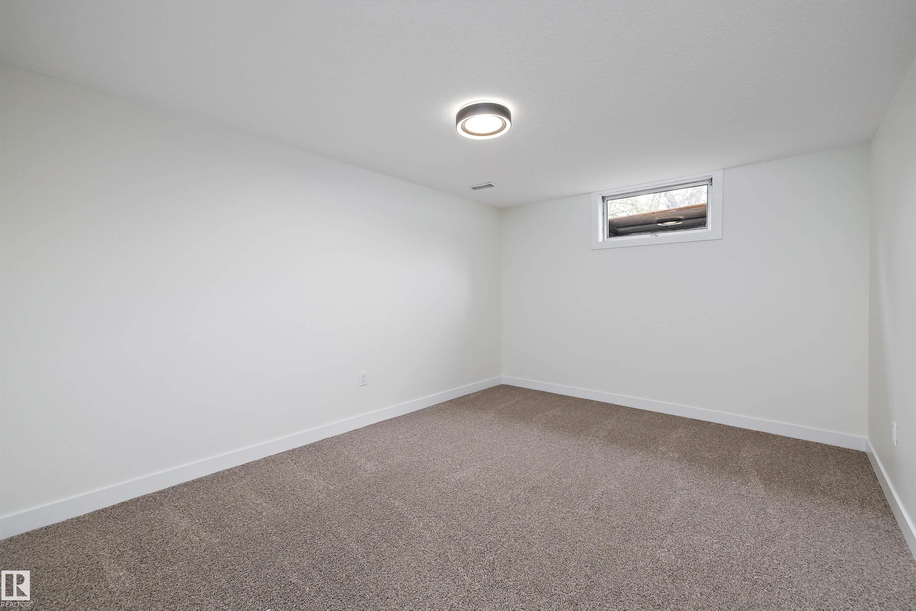 3515 105B Street Nw, Edmonton, AB - Indoor Photo Showing Other Room