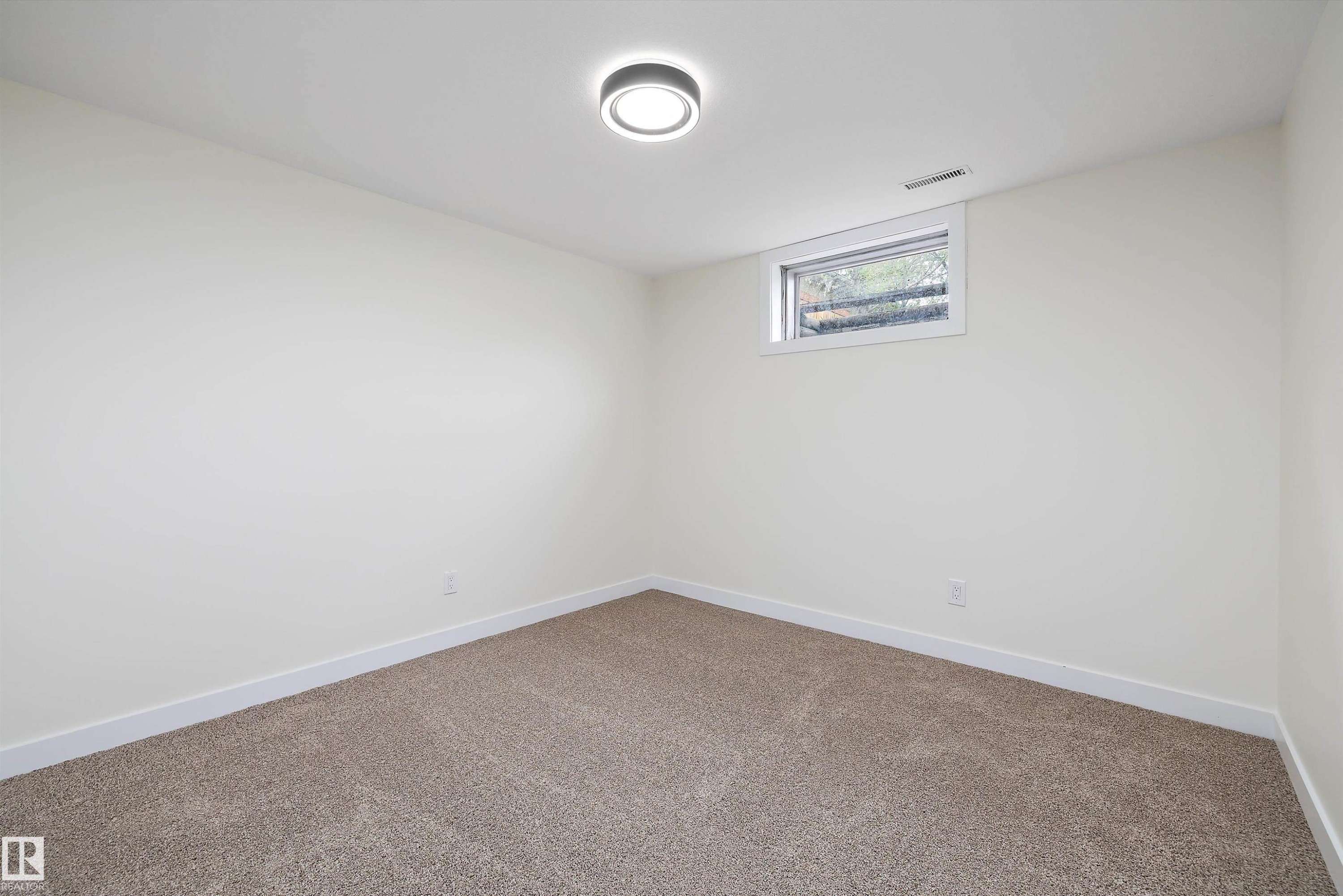 3515 105B Street Nw, Edmonton, AB - Indoor Photo Showing Other Room