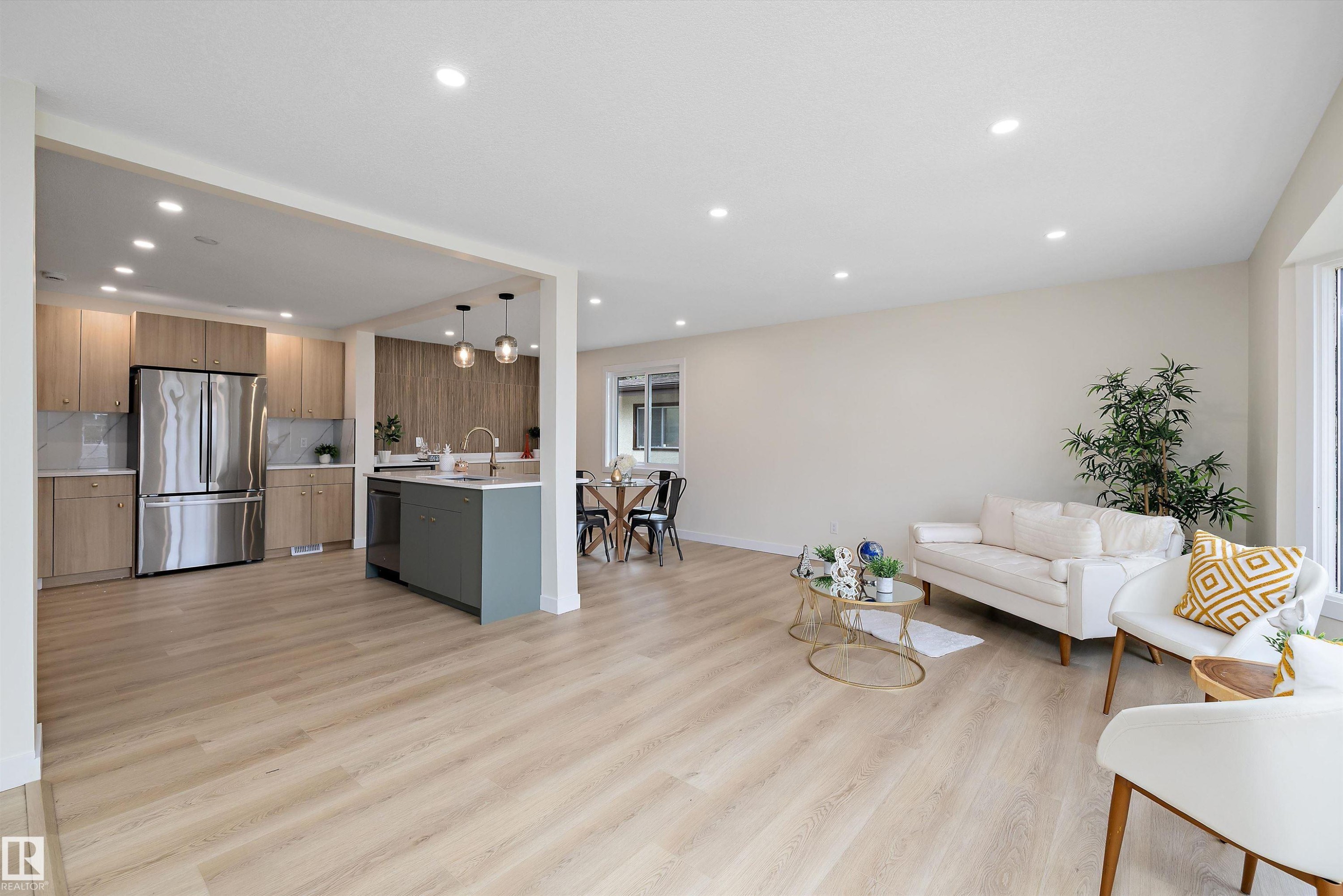 3515 105B Street Nw, Edmonton, AB - Indoor